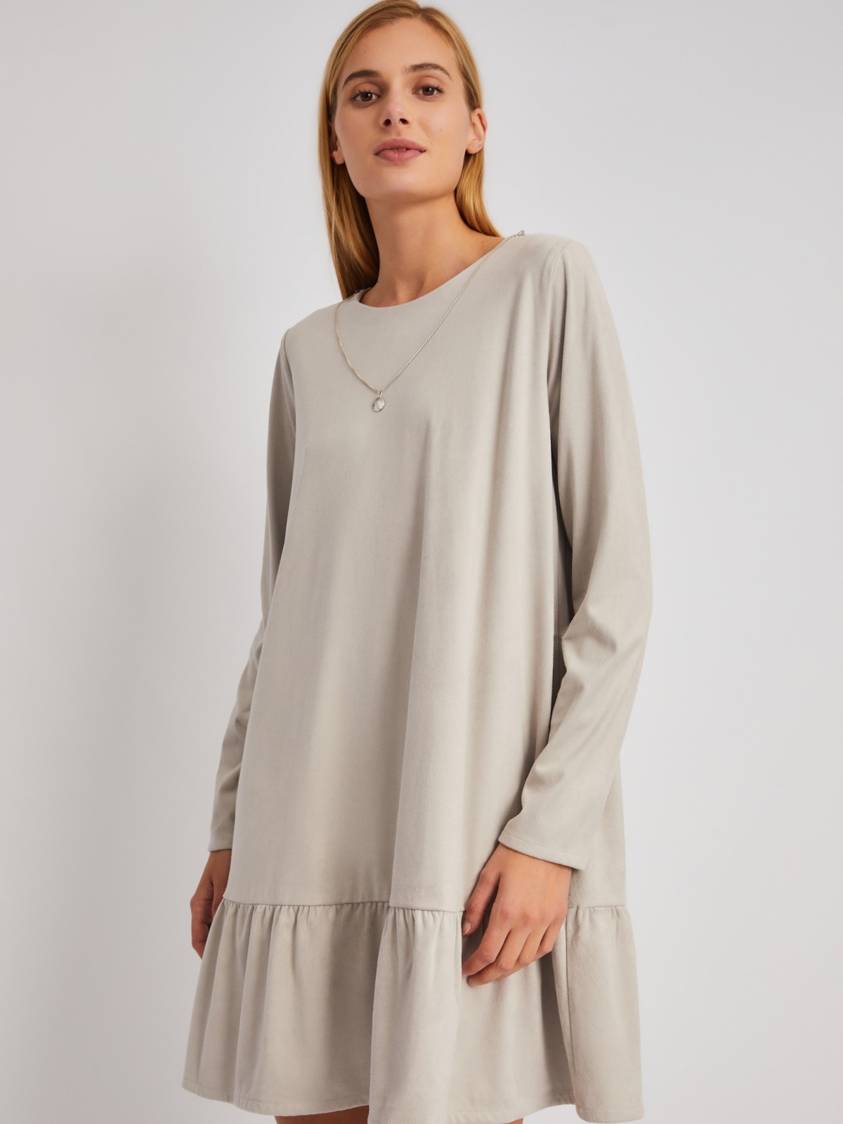Платье длины мини из экозамши с воланом и подвеской zolla 024118259203, цвет светло-серый, размер XS