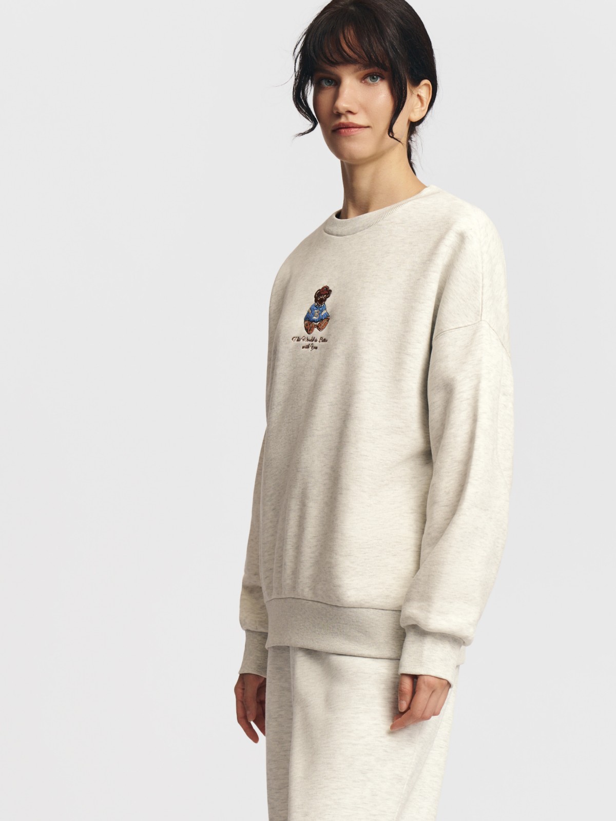 Утеплённый свитшот с вышивкой