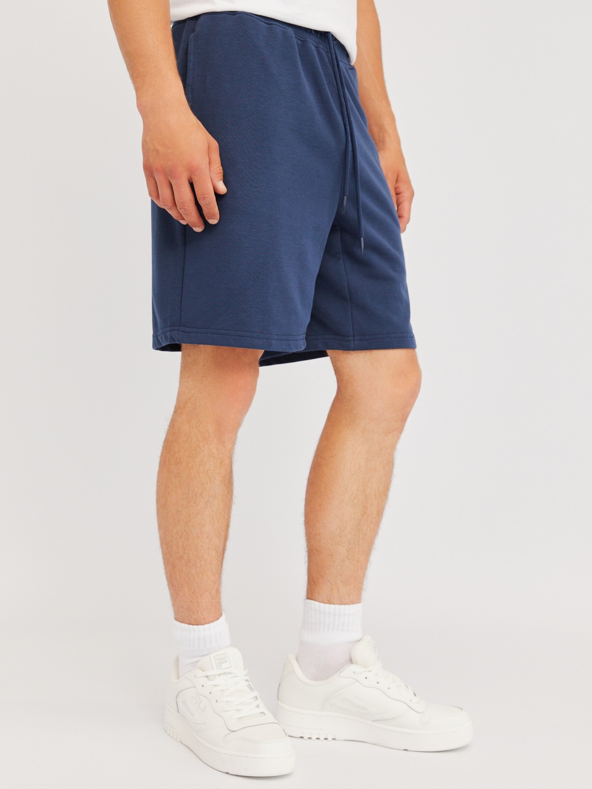 Трикотажные шорты на резинке