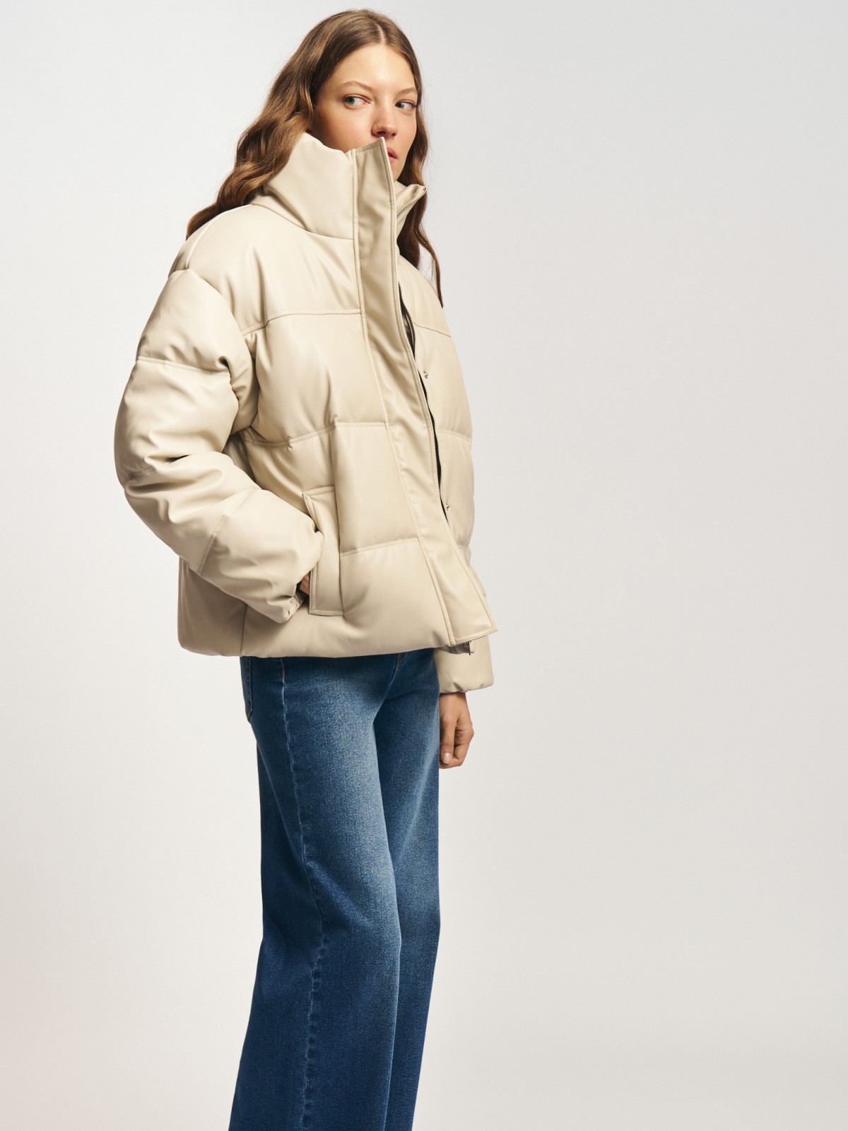 Тёплая стёганая куртка из экокожи с воротником