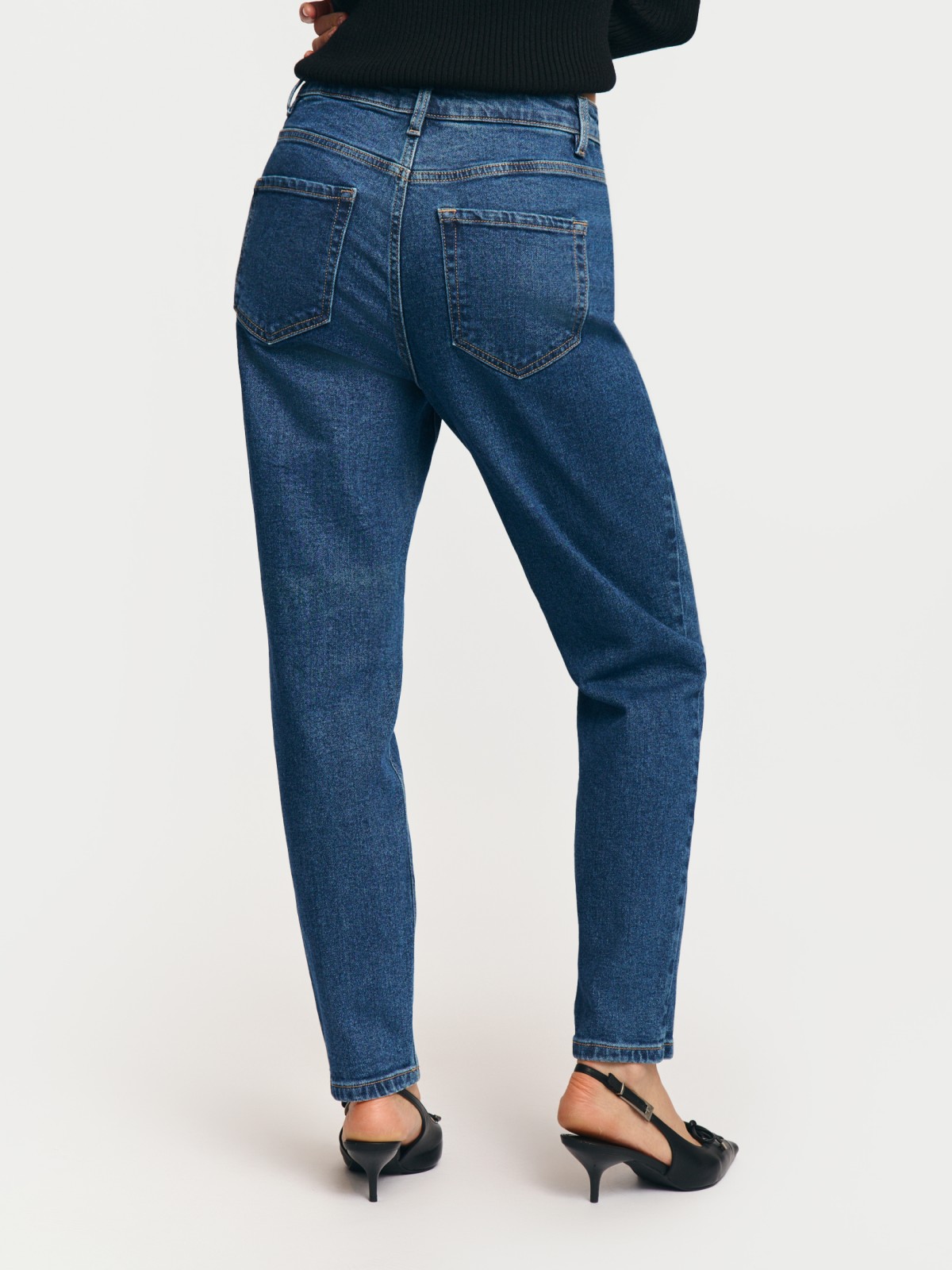 Джинсы силуэта Mom Fit с высокой посадкой