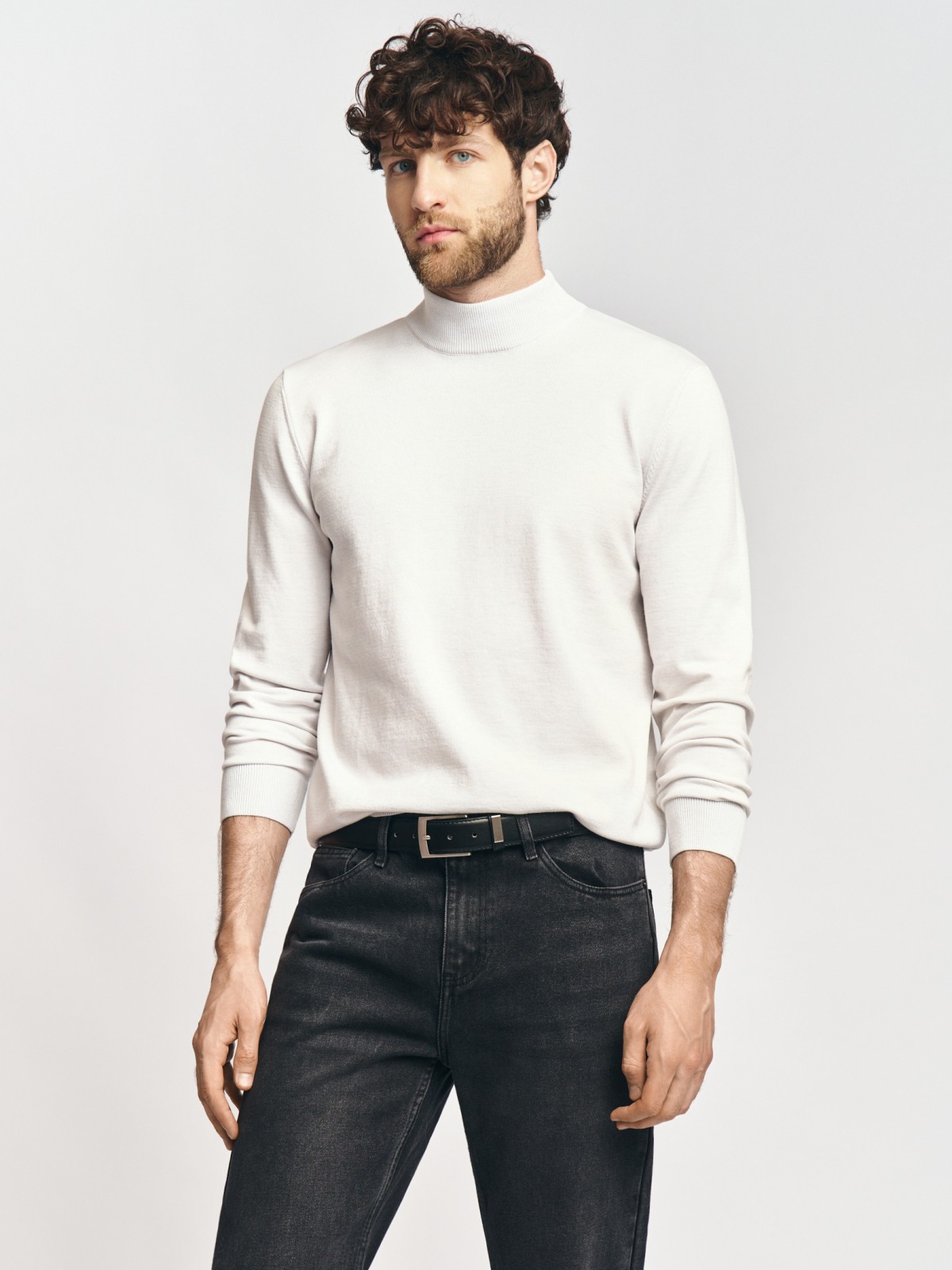 Тонкая трикотажная водолазка с горлом