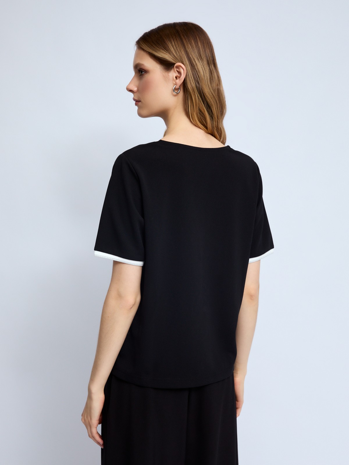 Блузка-футболка с V-образным вырезом