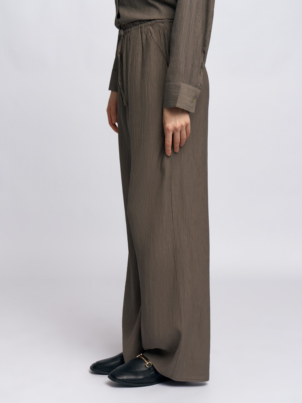 Прямые брюки на резинке с кулиской