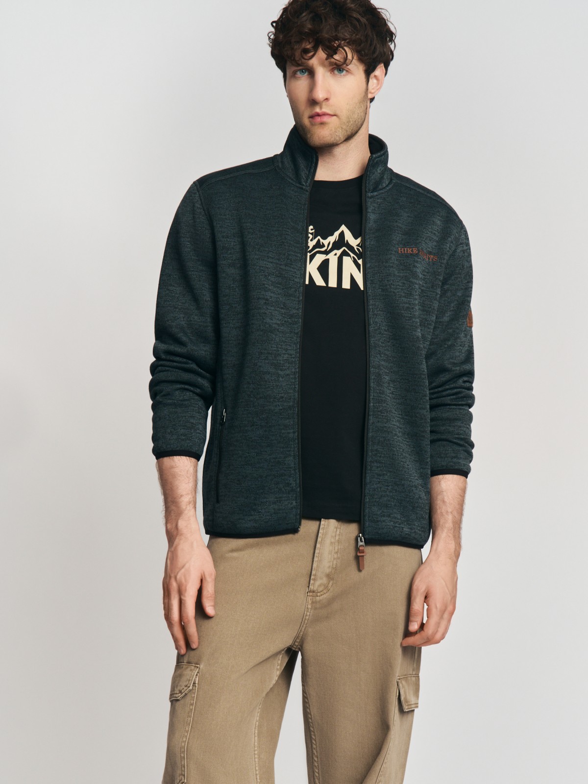 Утеплённая толстовка с воротником-стойкой