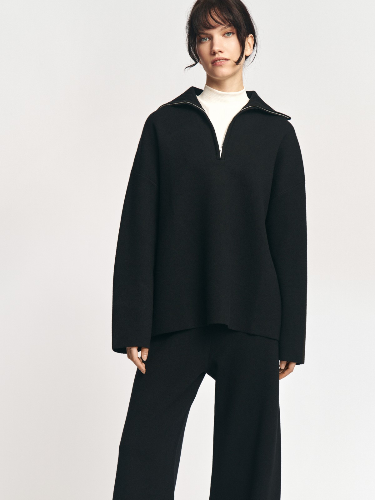 Трикотажный свитер с воротником на молнии