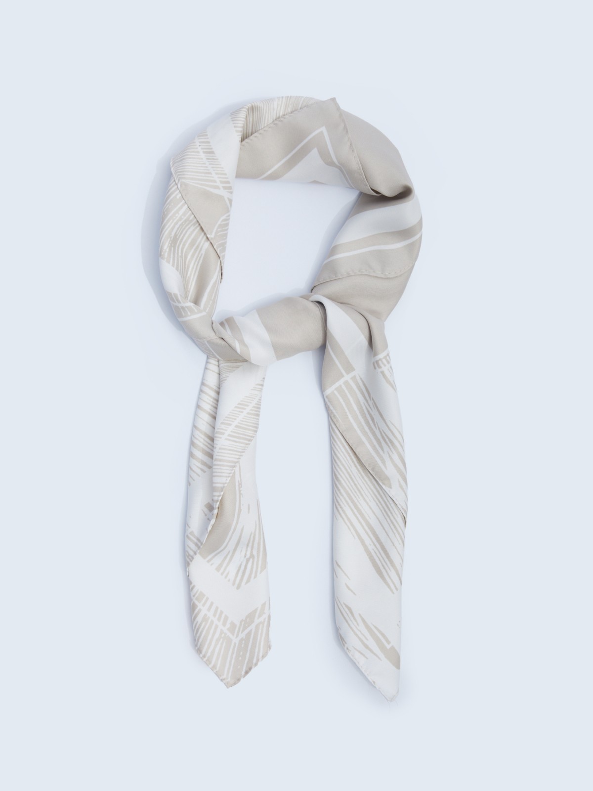 Атласный платок с рисунком 599₽