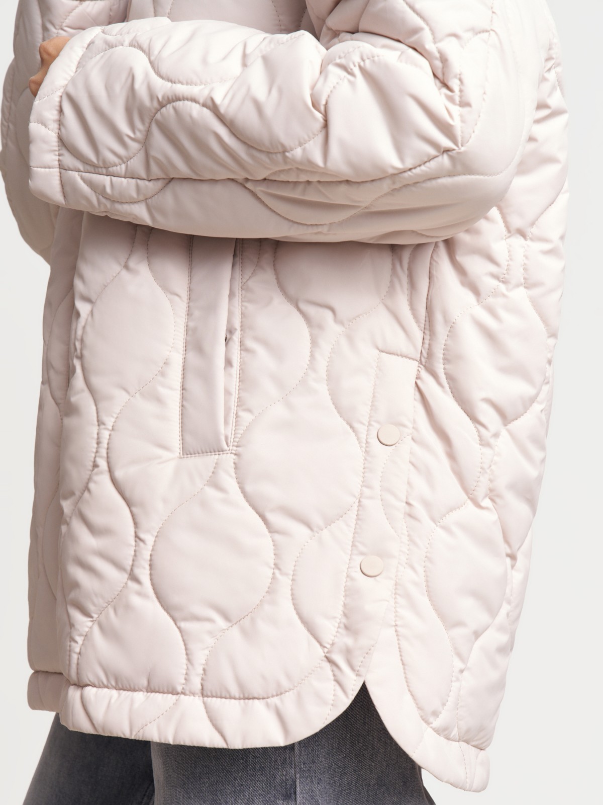 Стёганая куртка с капюшоном на синтепоне