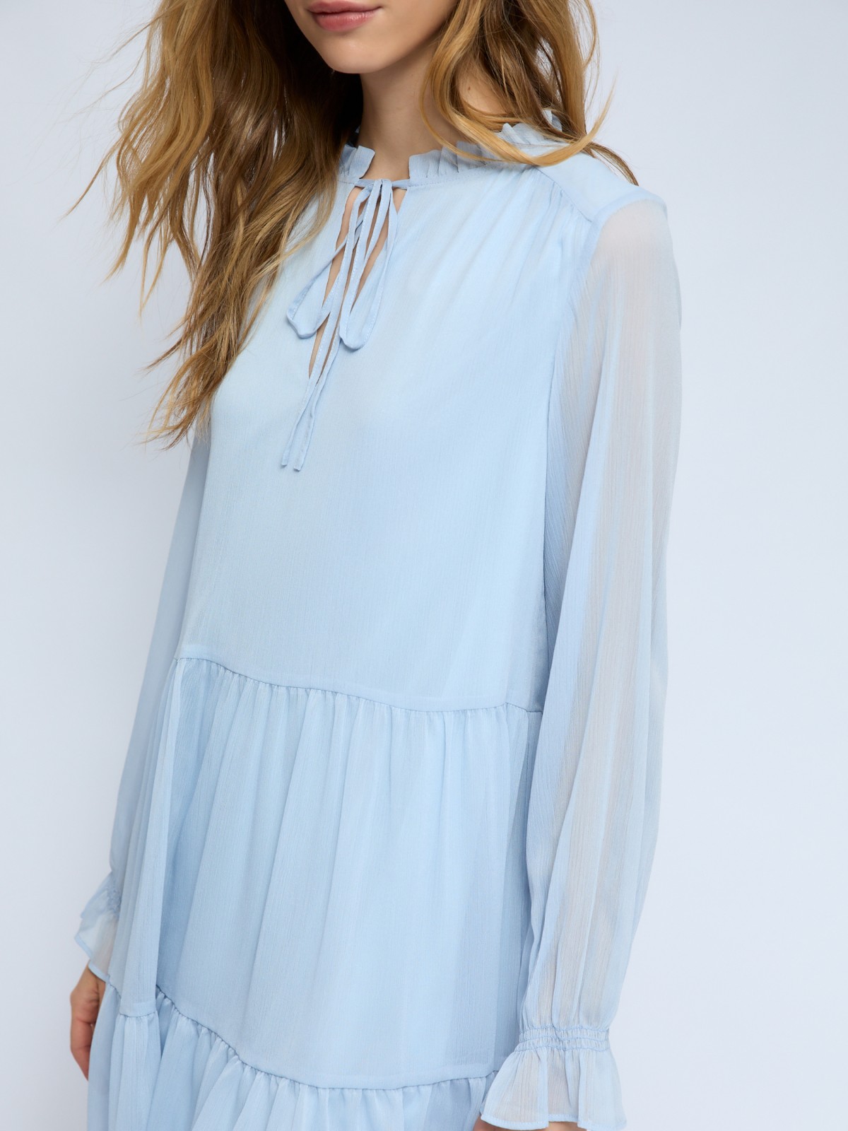 Шифоновое платье мини с ярусным подолом