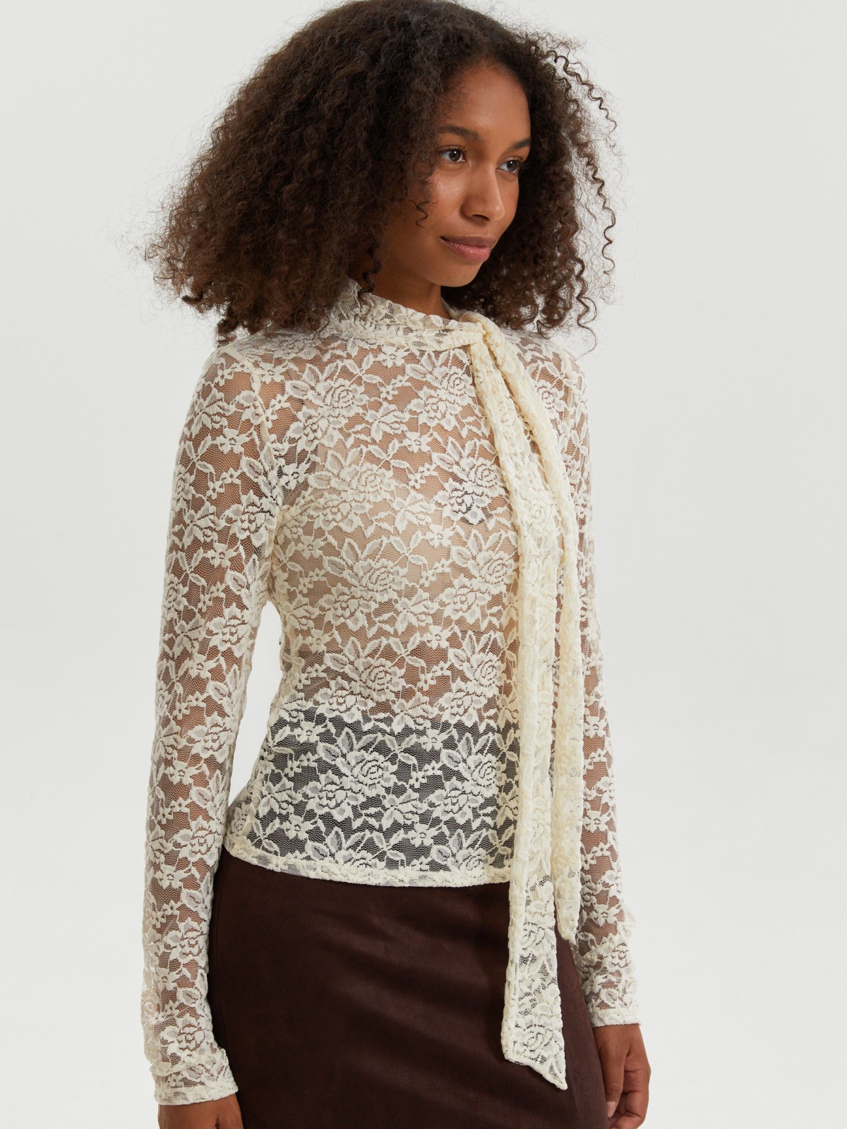 Кружевная блузка с длинным рукавом и бантом