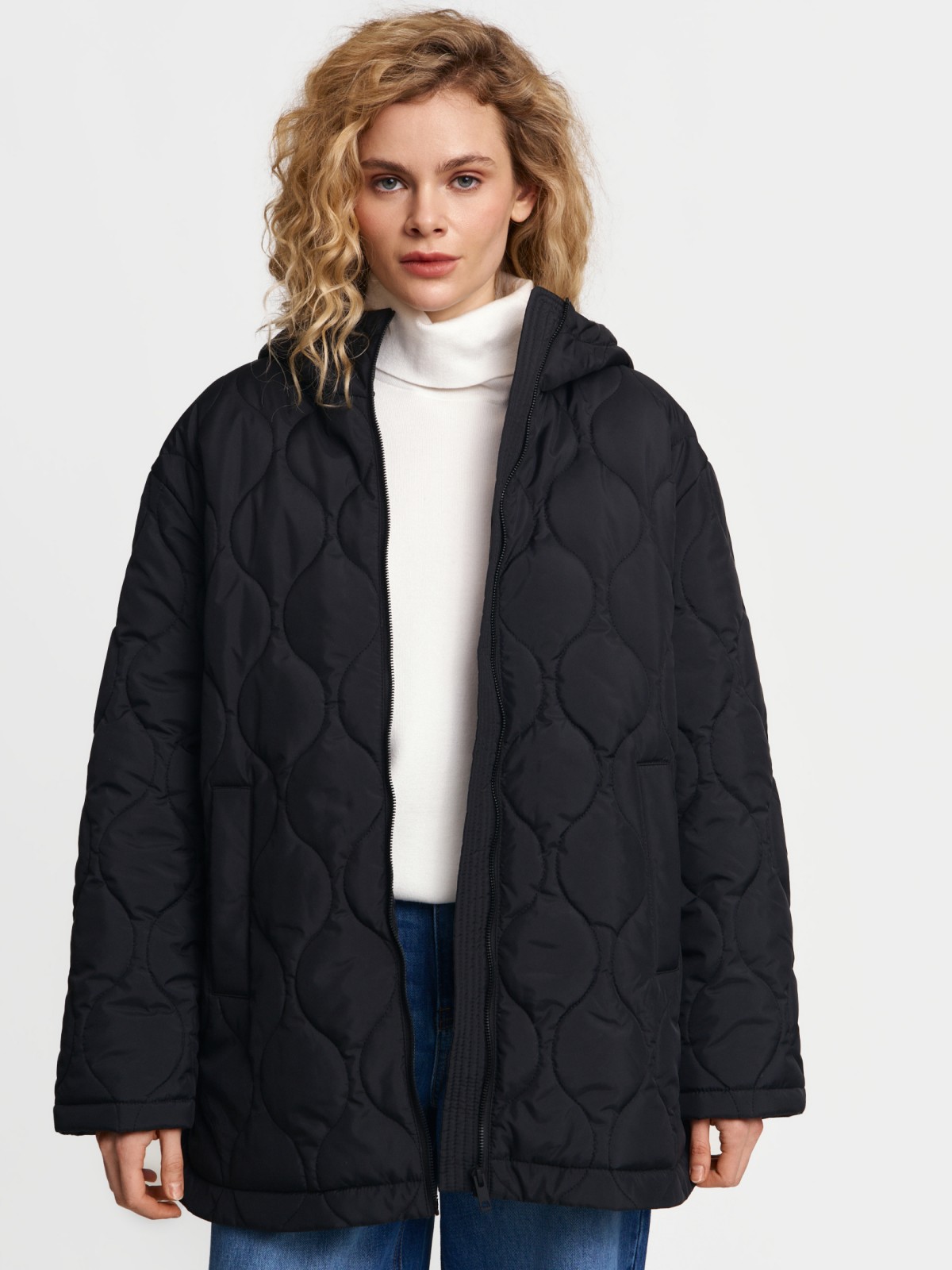 Стёганая куртка с капюшоном на синтепоне