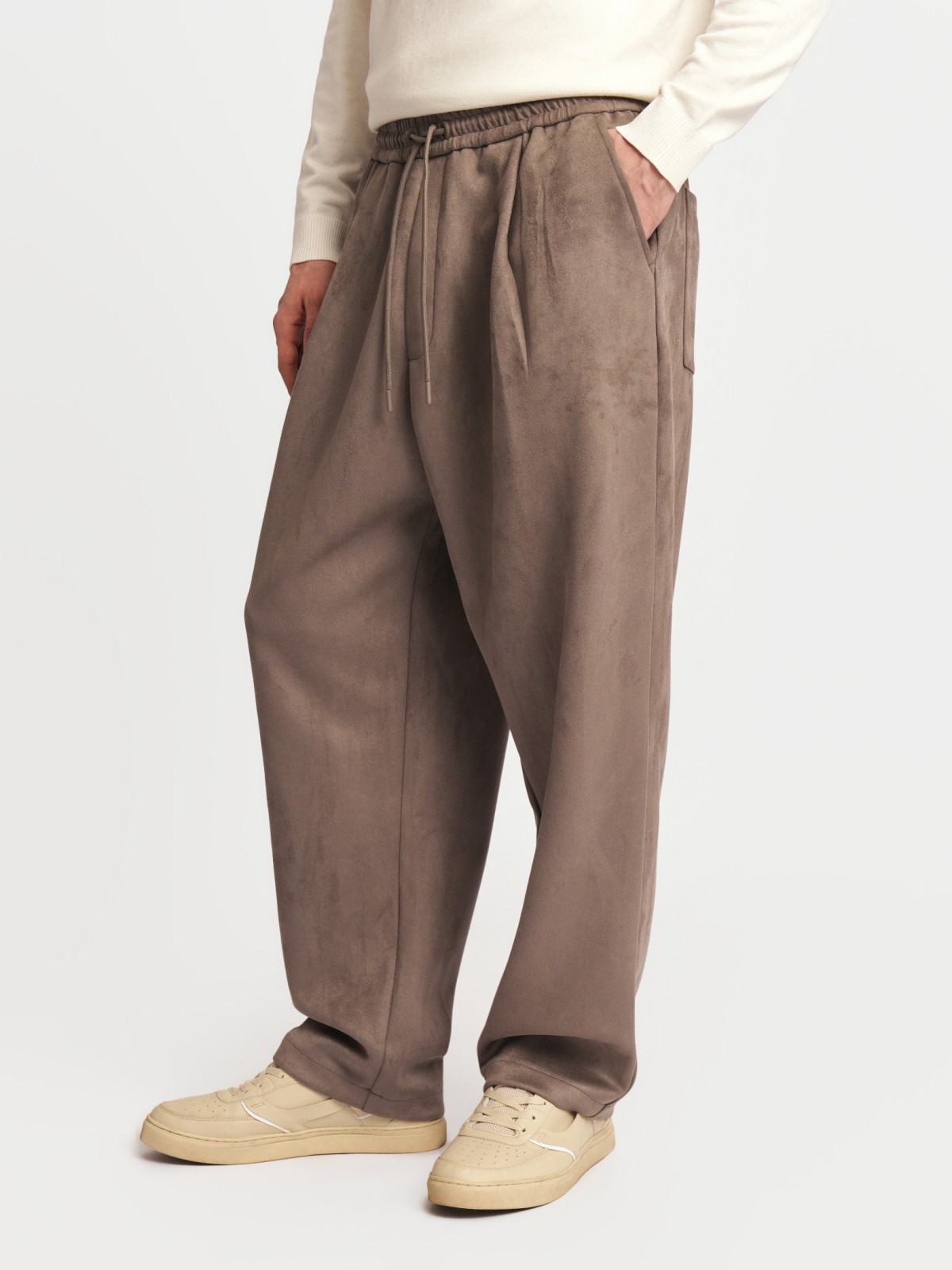 Брюки-джоггеры из экозамши