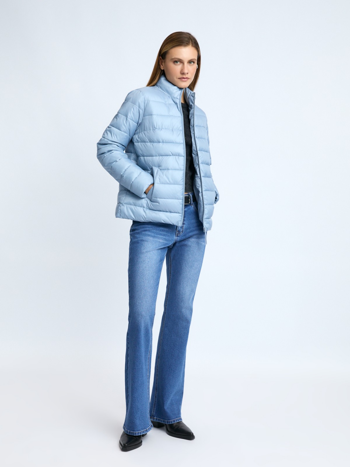 Утеплённая короткая куртка на молнии с воротником