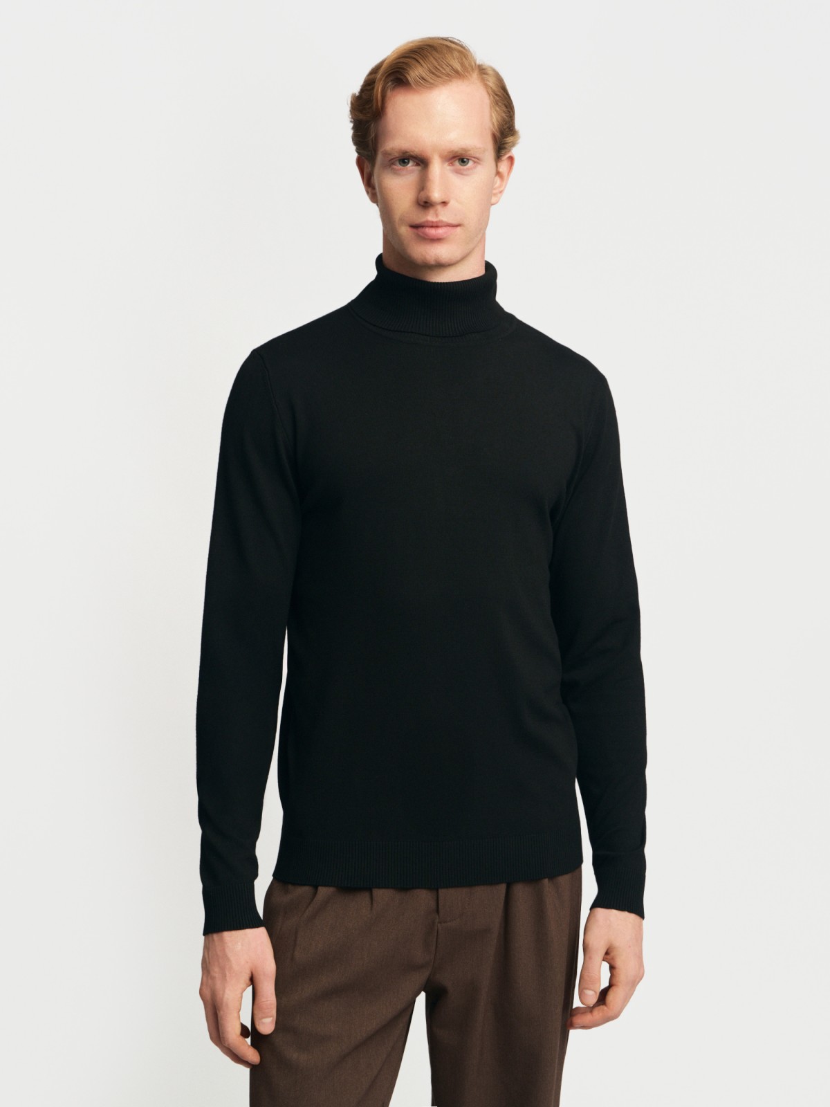 Тонкая трикотажная водолазка с воротником гольф