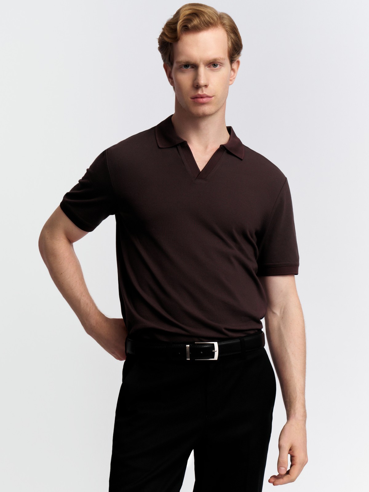 Футболка поло с вырезом