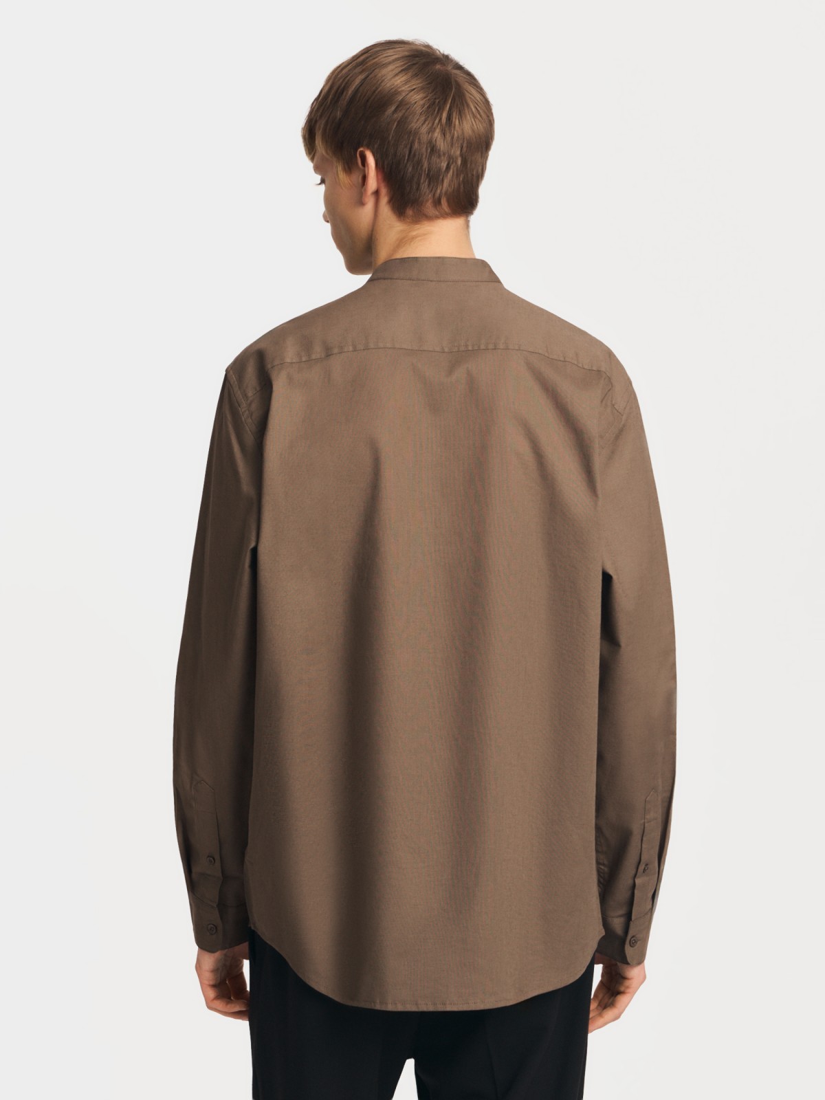 Льняная рубашка с воротником-стойкой