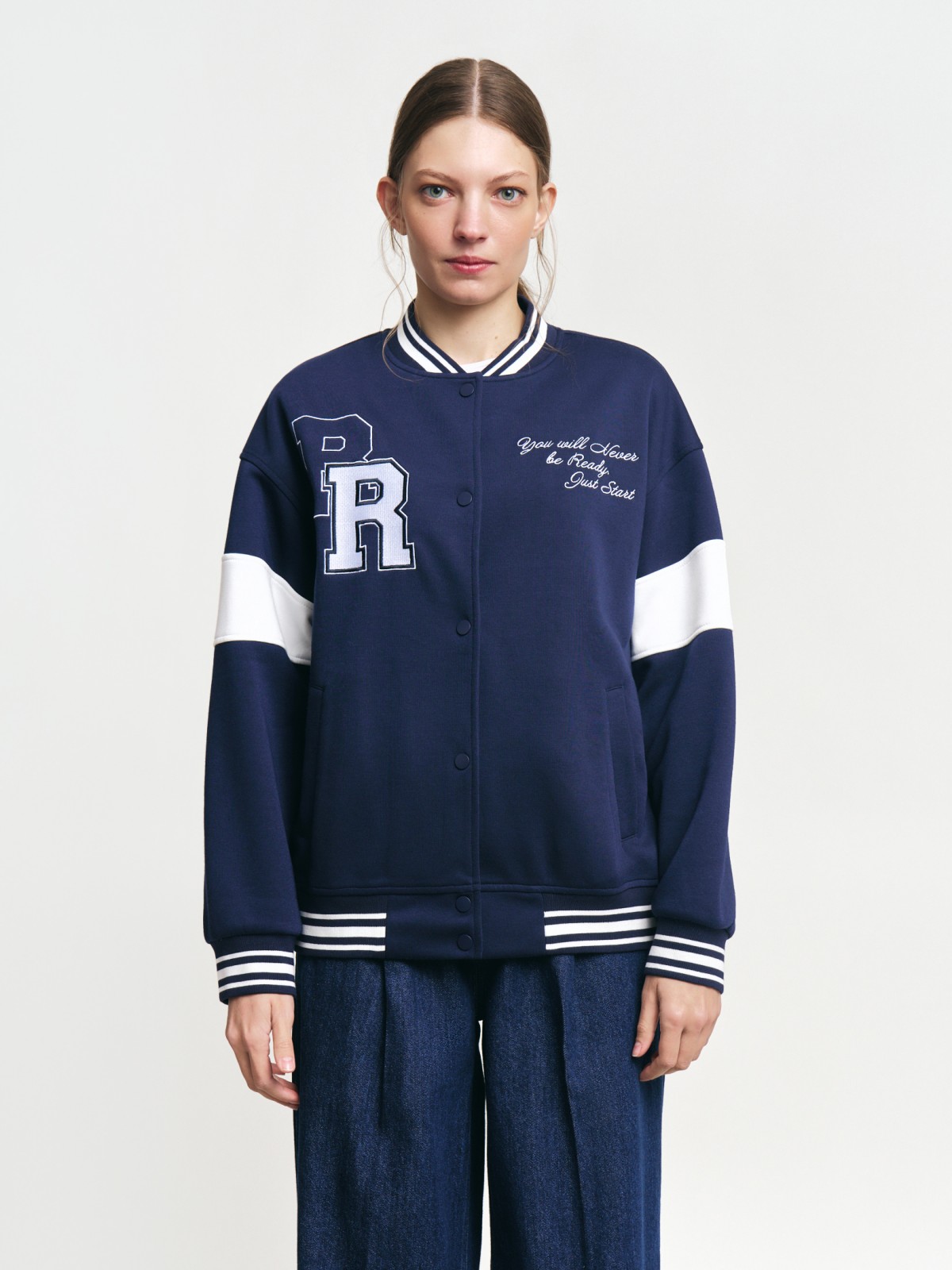 Утеплённая толстовка-бомбер в колледж-стиле