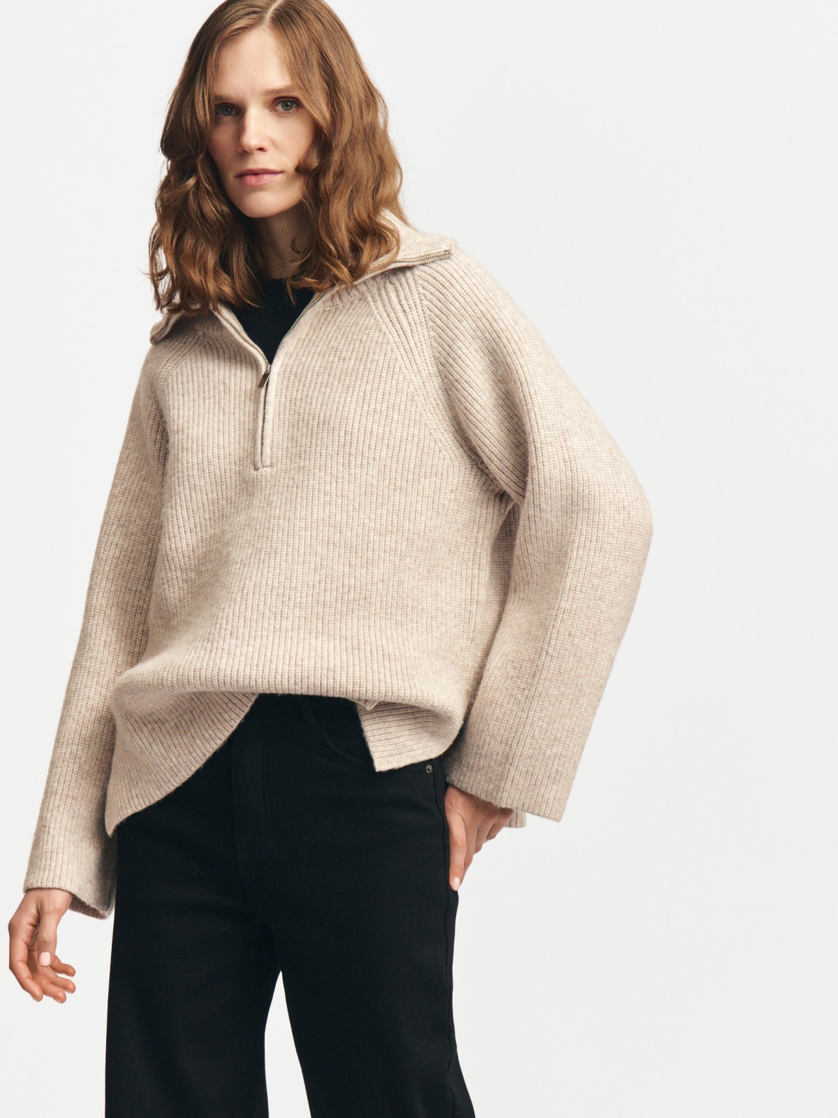 Вязаный свитер с воротником на молнии