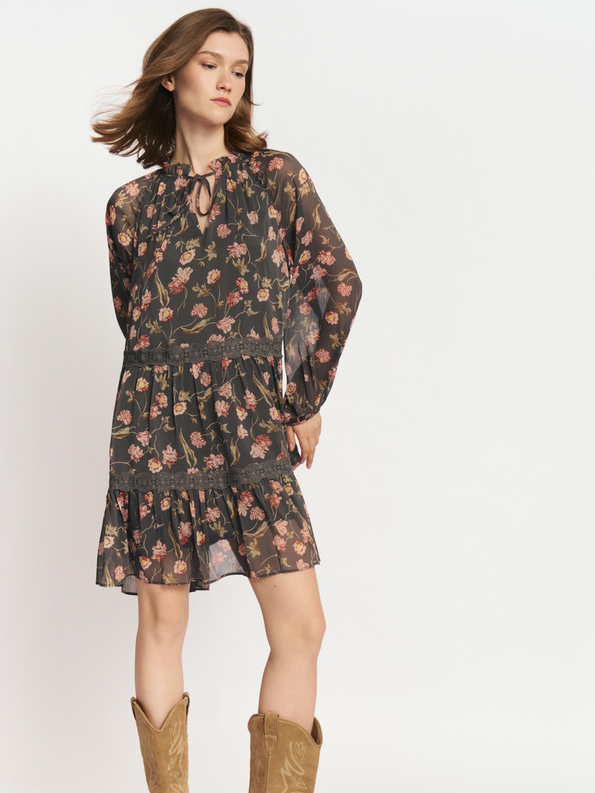 Ярусное платье мини из шифона с цветочным принтом