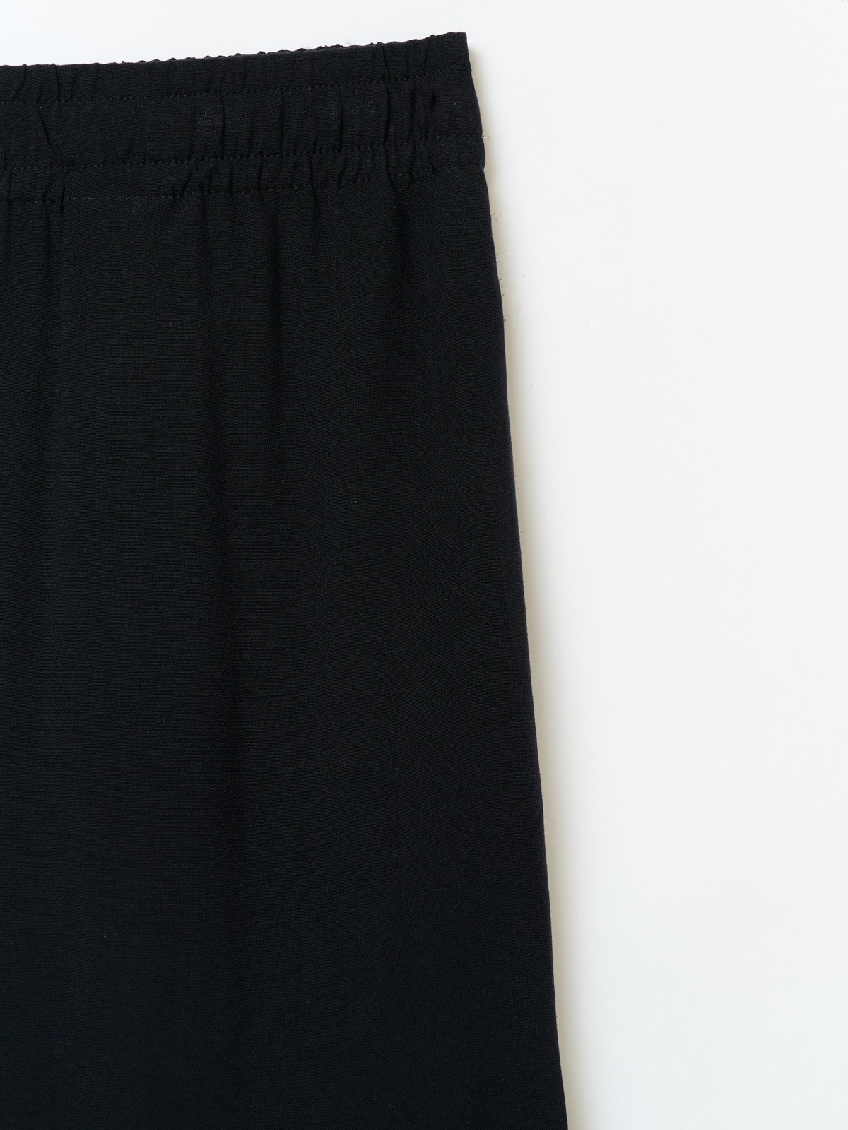 Широкие брюки из вискозы на резинке