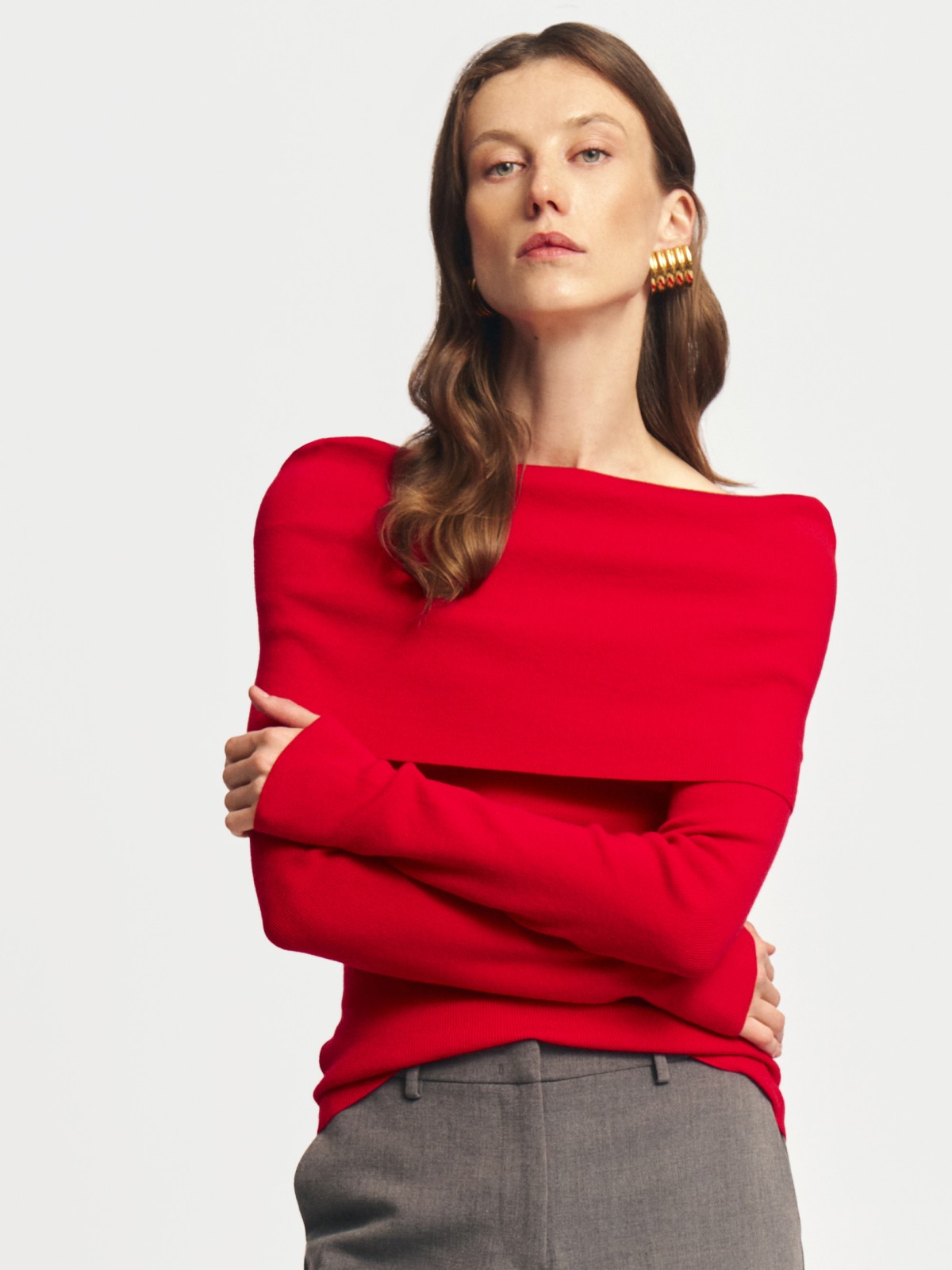 Трикотажный джемпер с открытыми плечами