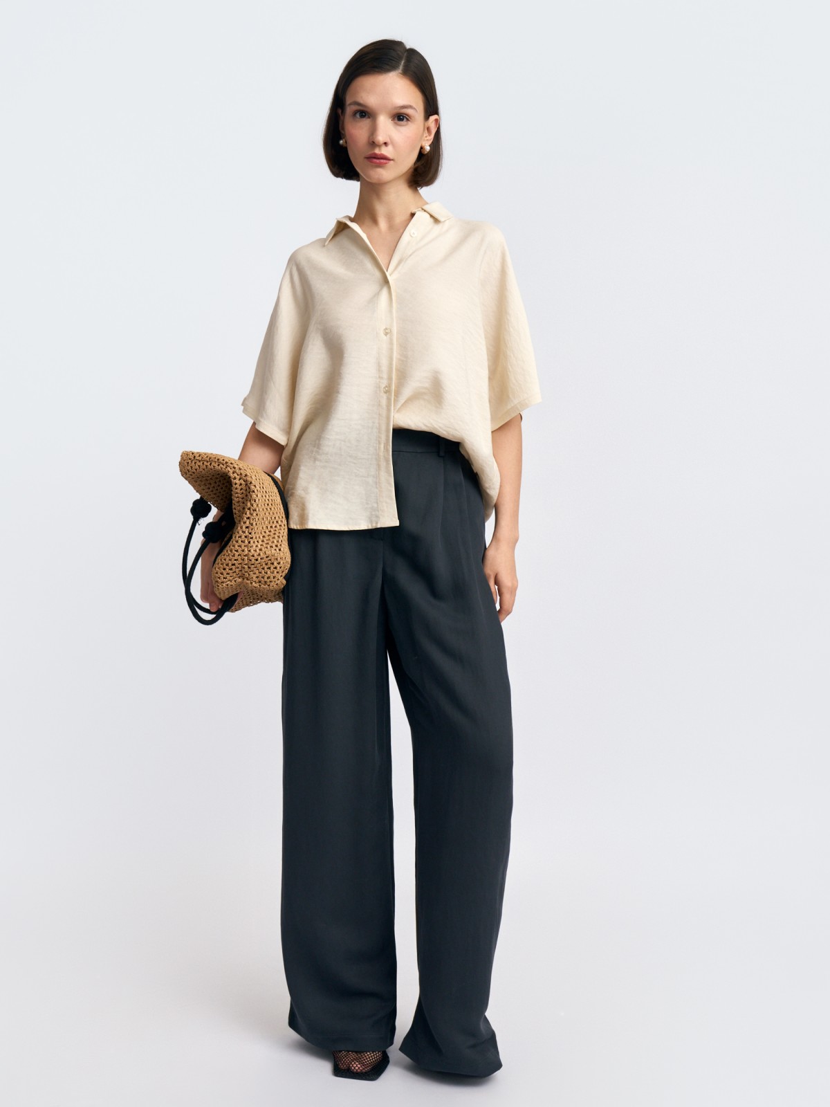 Брюки прямого фасона с защипами