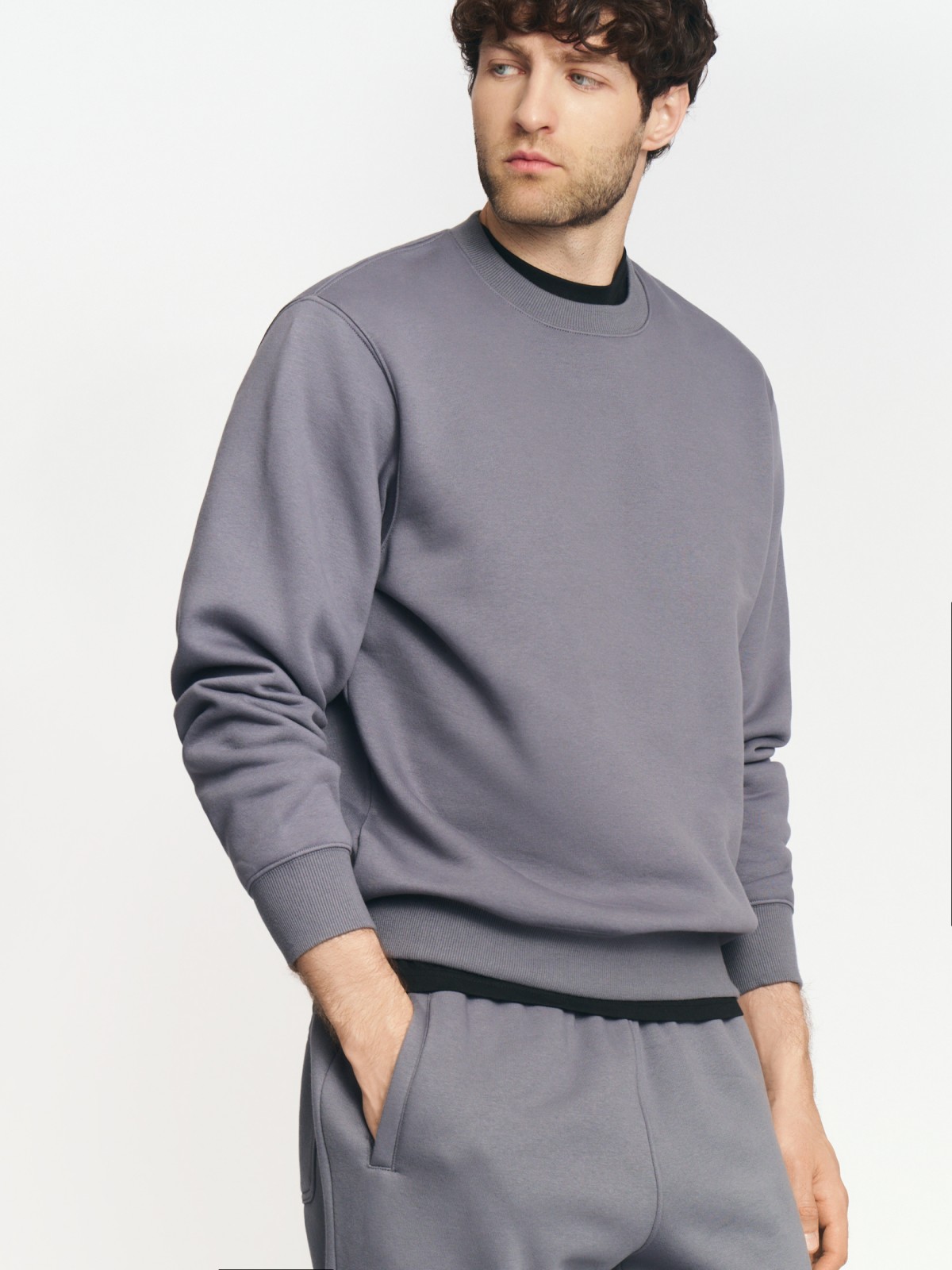 Утеплённый свитшот прямого кроя с длинным рукавом