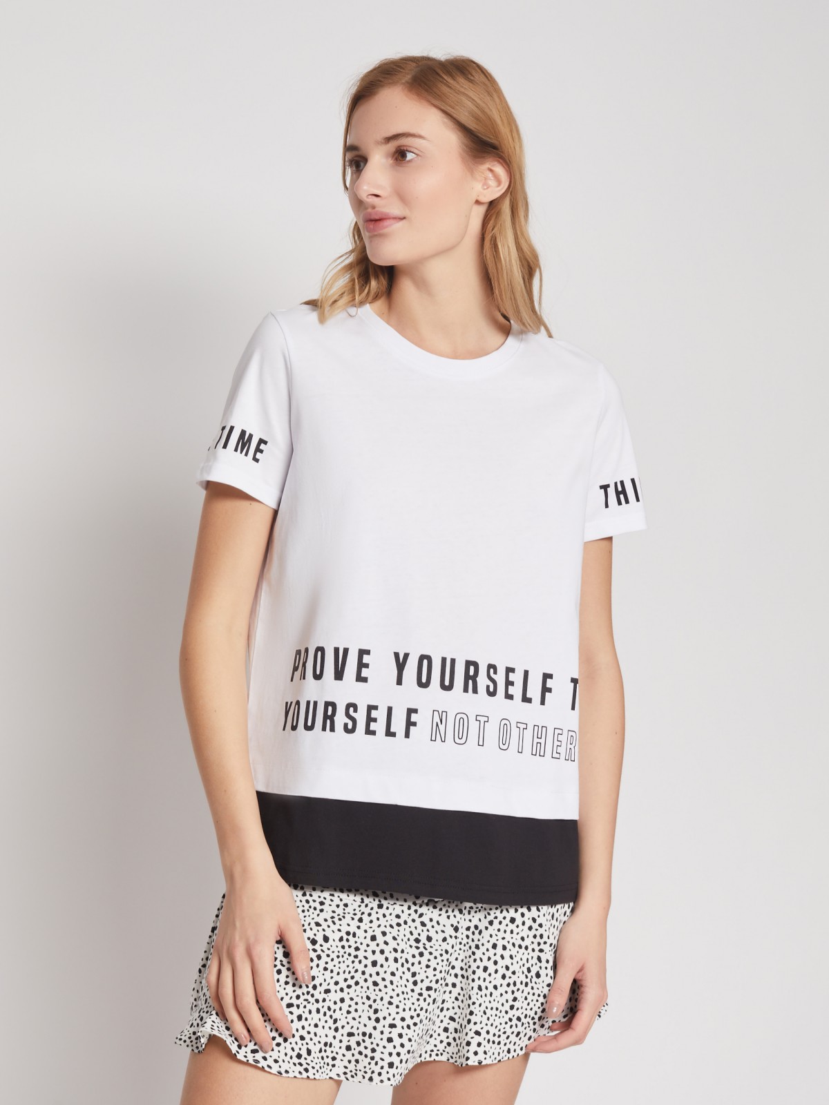 Комбинированная футболка с надписью