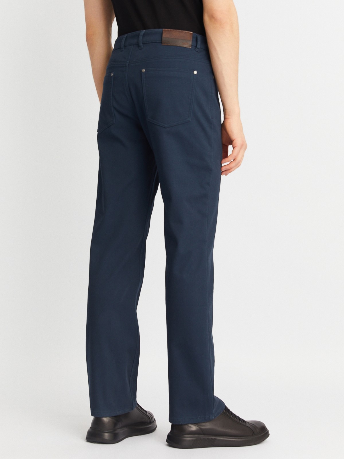 Утеплённые прямые брюки из хлопка с подкладкой из флиса zolla 01243730L013, цвет голубой, размер 30 - фото 5