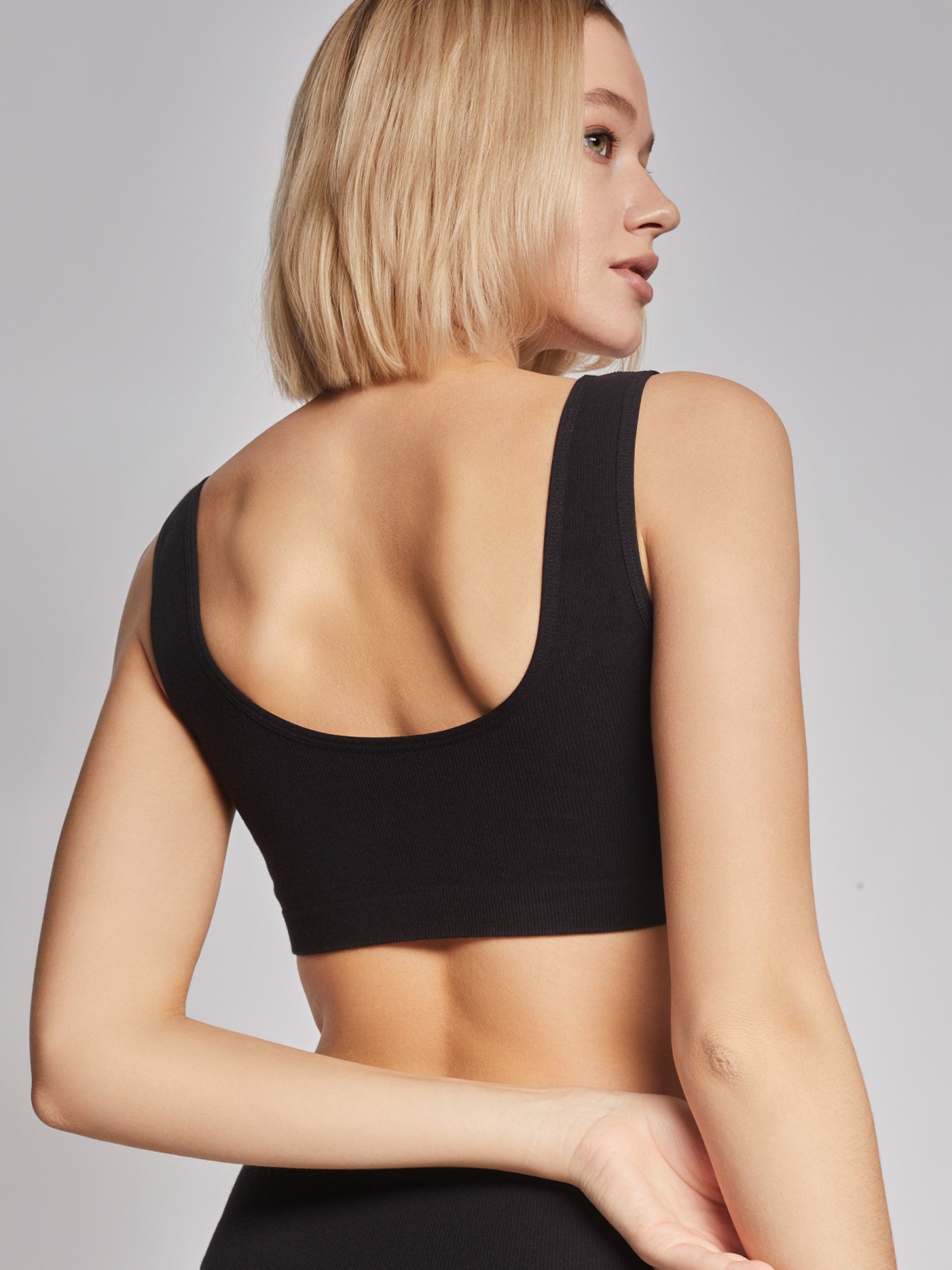 Бельевой топ на широких бретелях