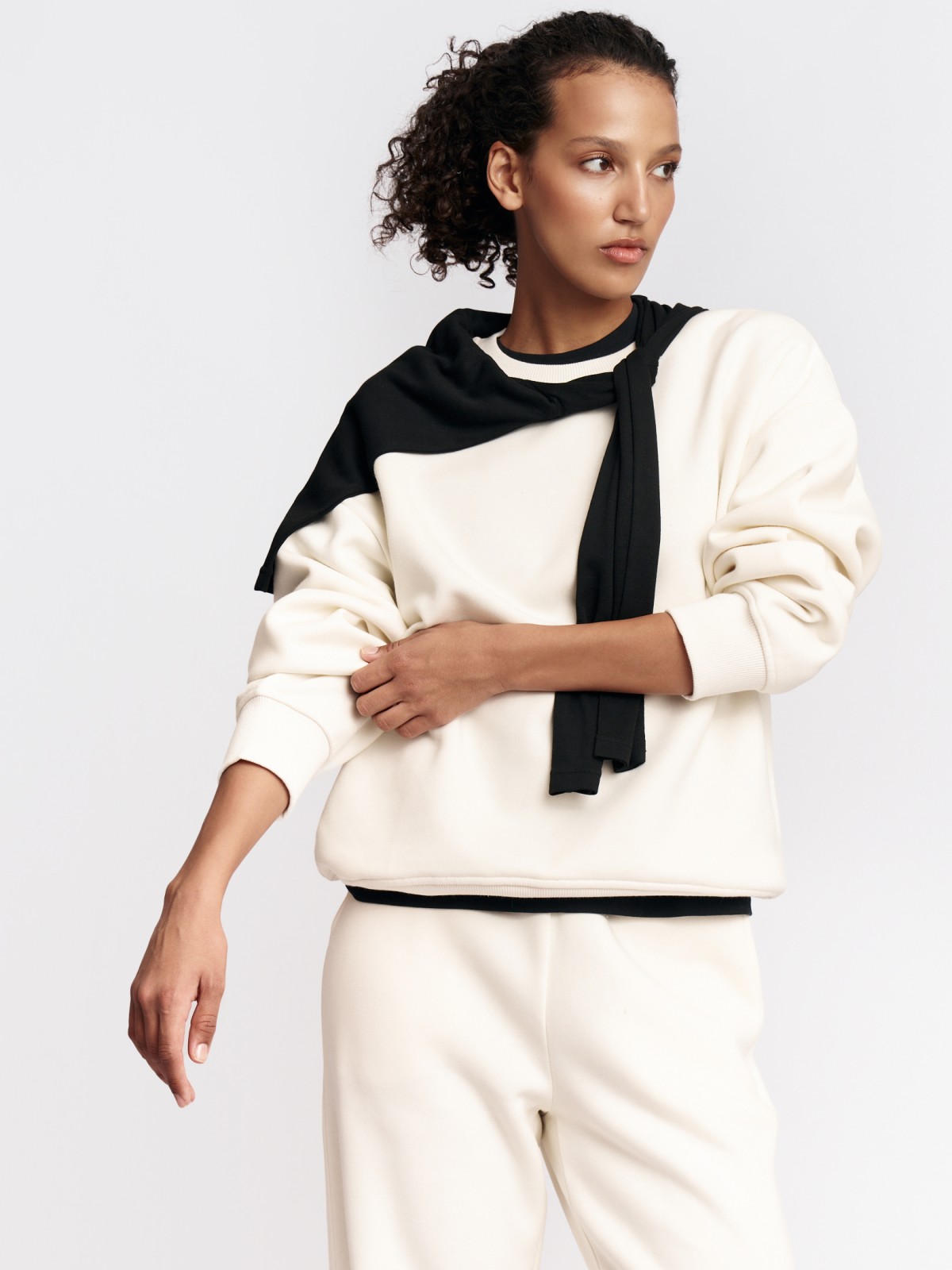 Тёплый трикотажный свитшот с начёсом