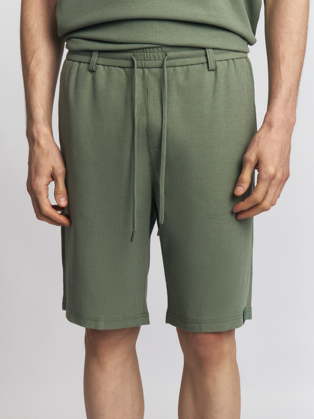 Трикотажные шорты на резинке