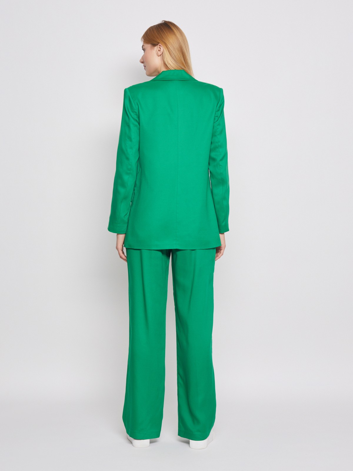 Двубортный пиджак на пуговицах