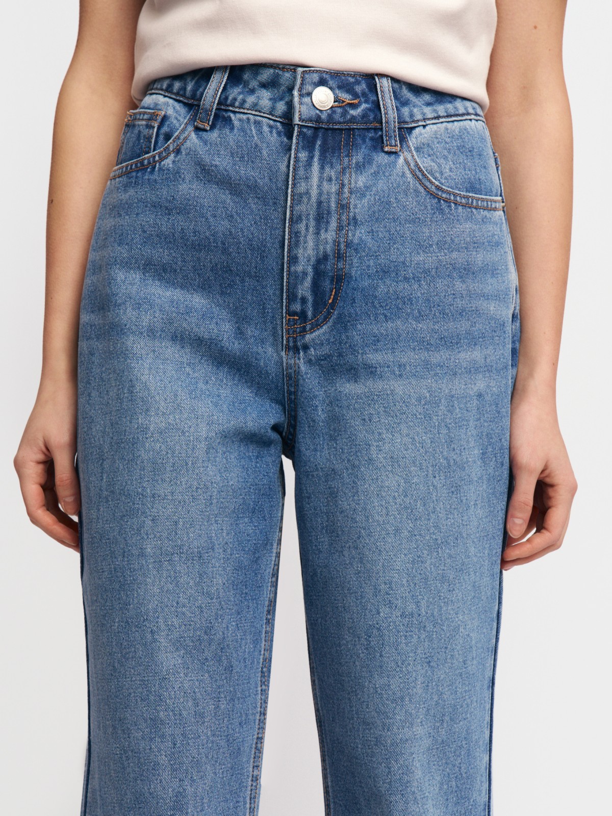 Джинсы прямого силуэта с высокой посадкой