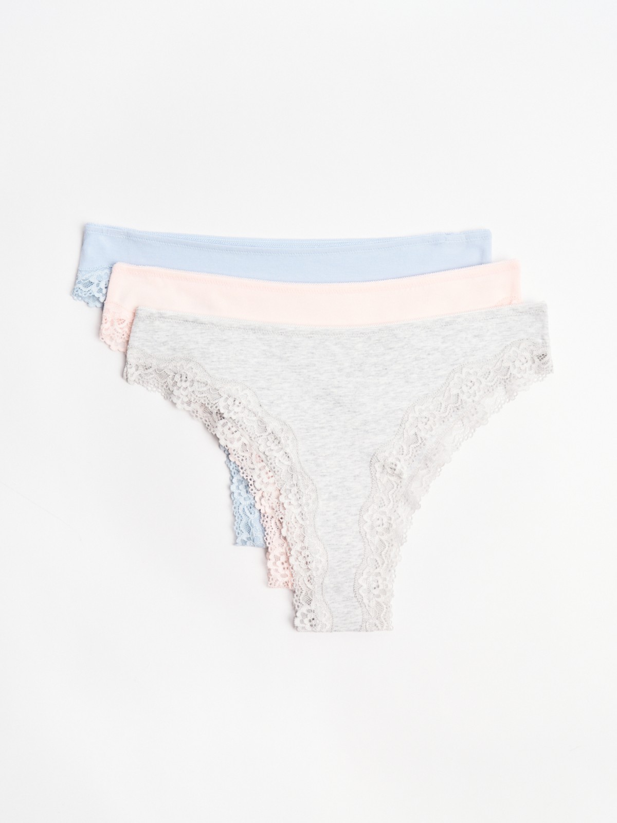 Набор трусов с кружевом 3 шт в комплекте 699₽
