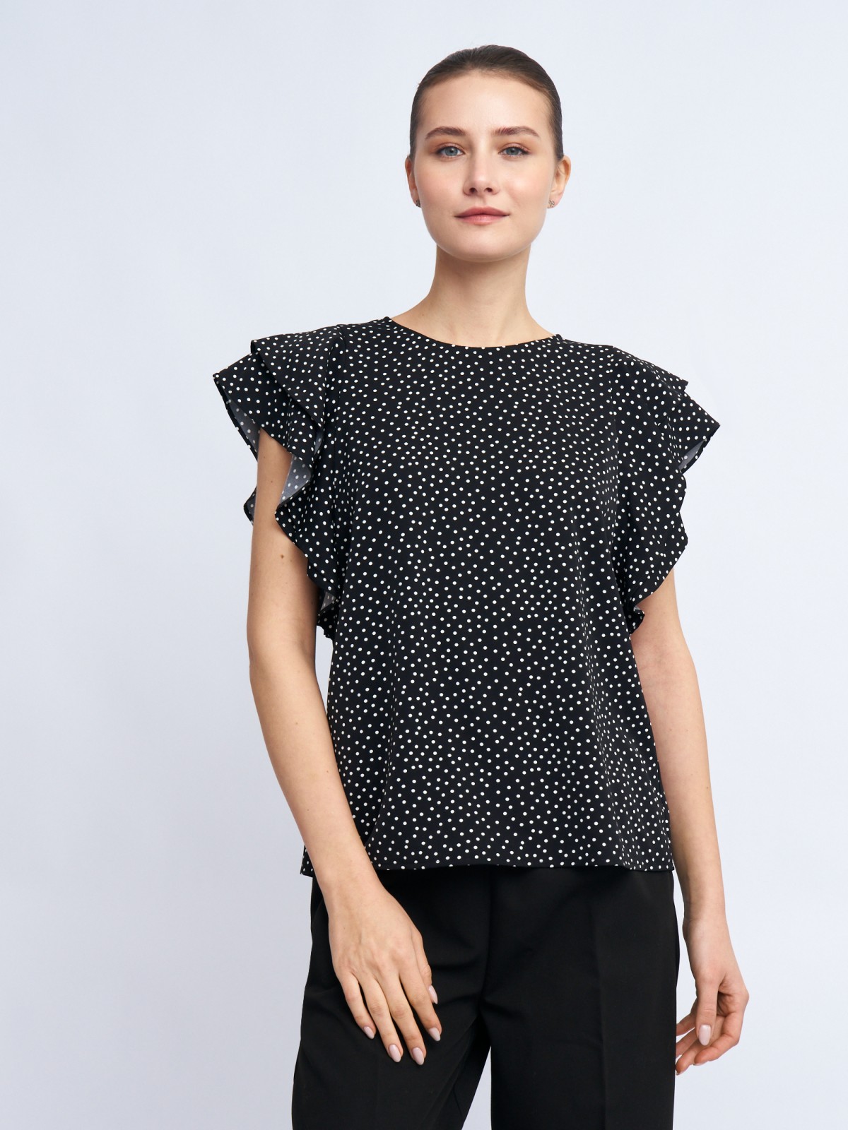 Топ-блузка в горошек с воланами на рукавах