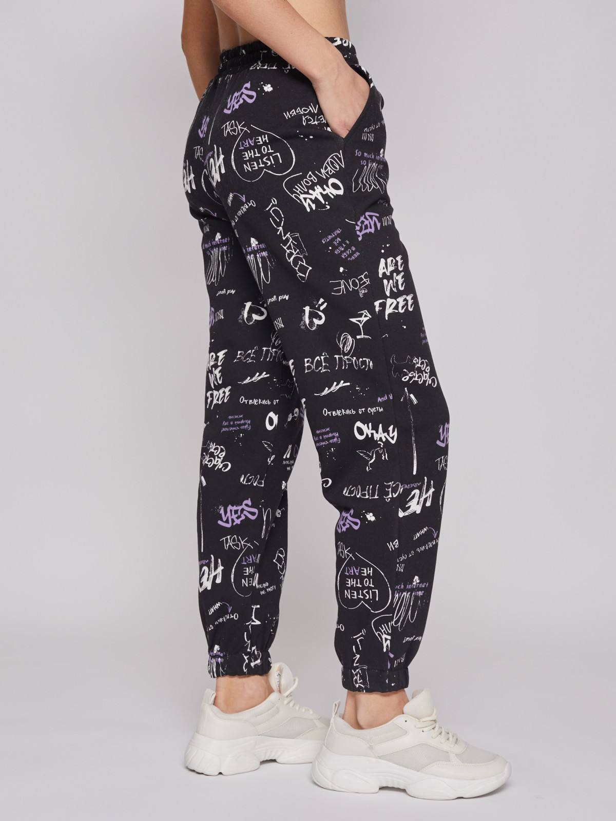 Брюки-джоггеры в спортивном стиле