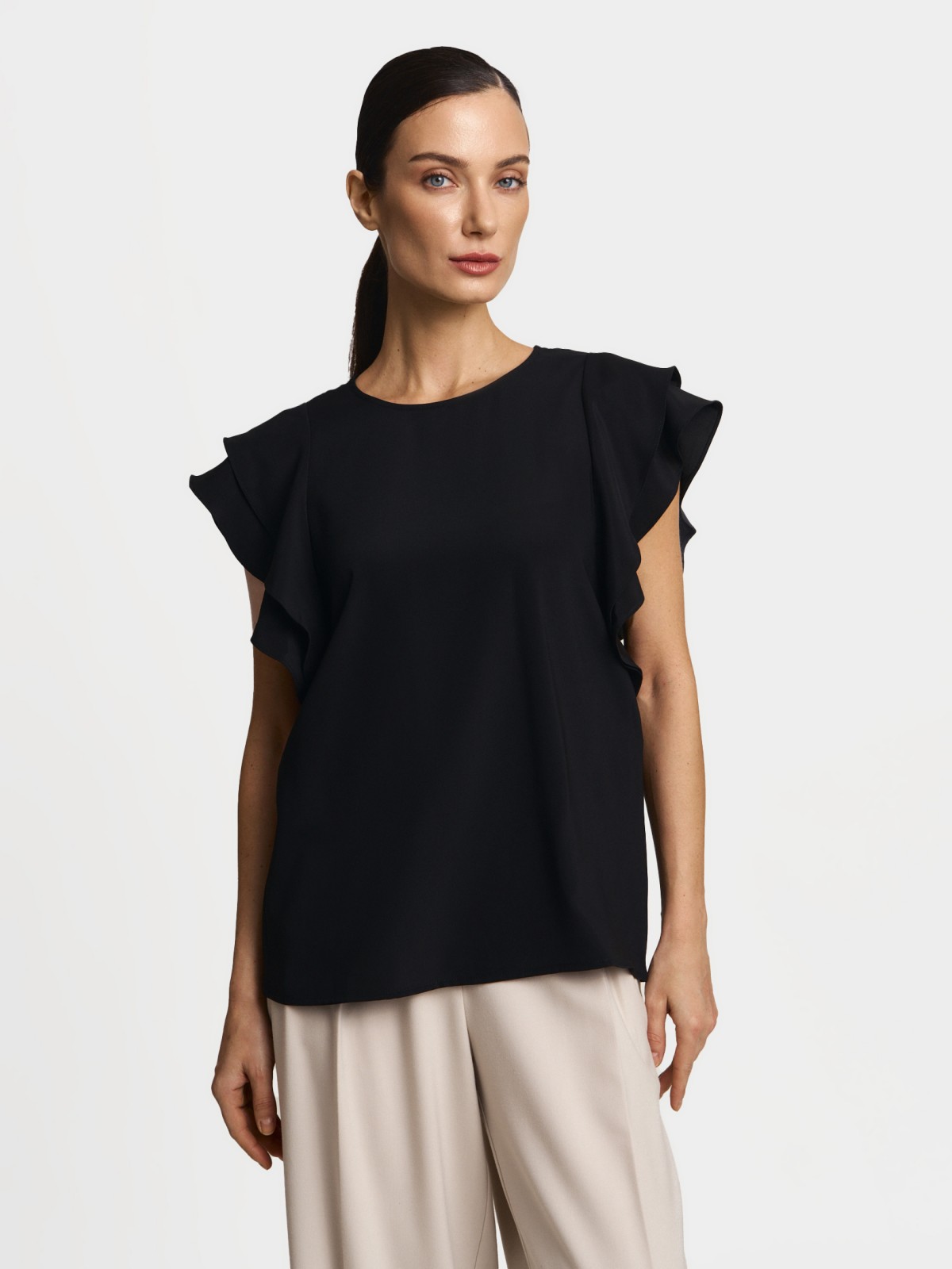 Топ-блузка с воланами на рукавах