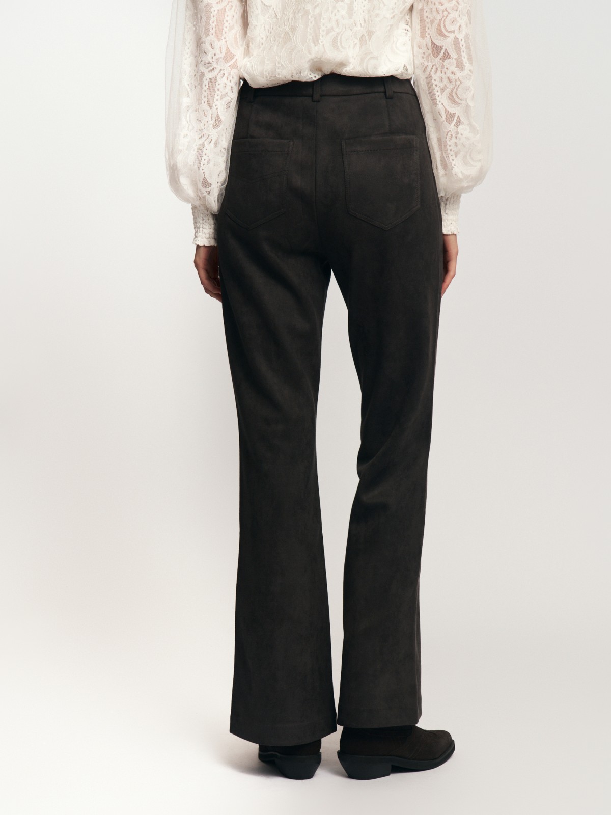 Брюки Bootcut из экозамши со стрелками