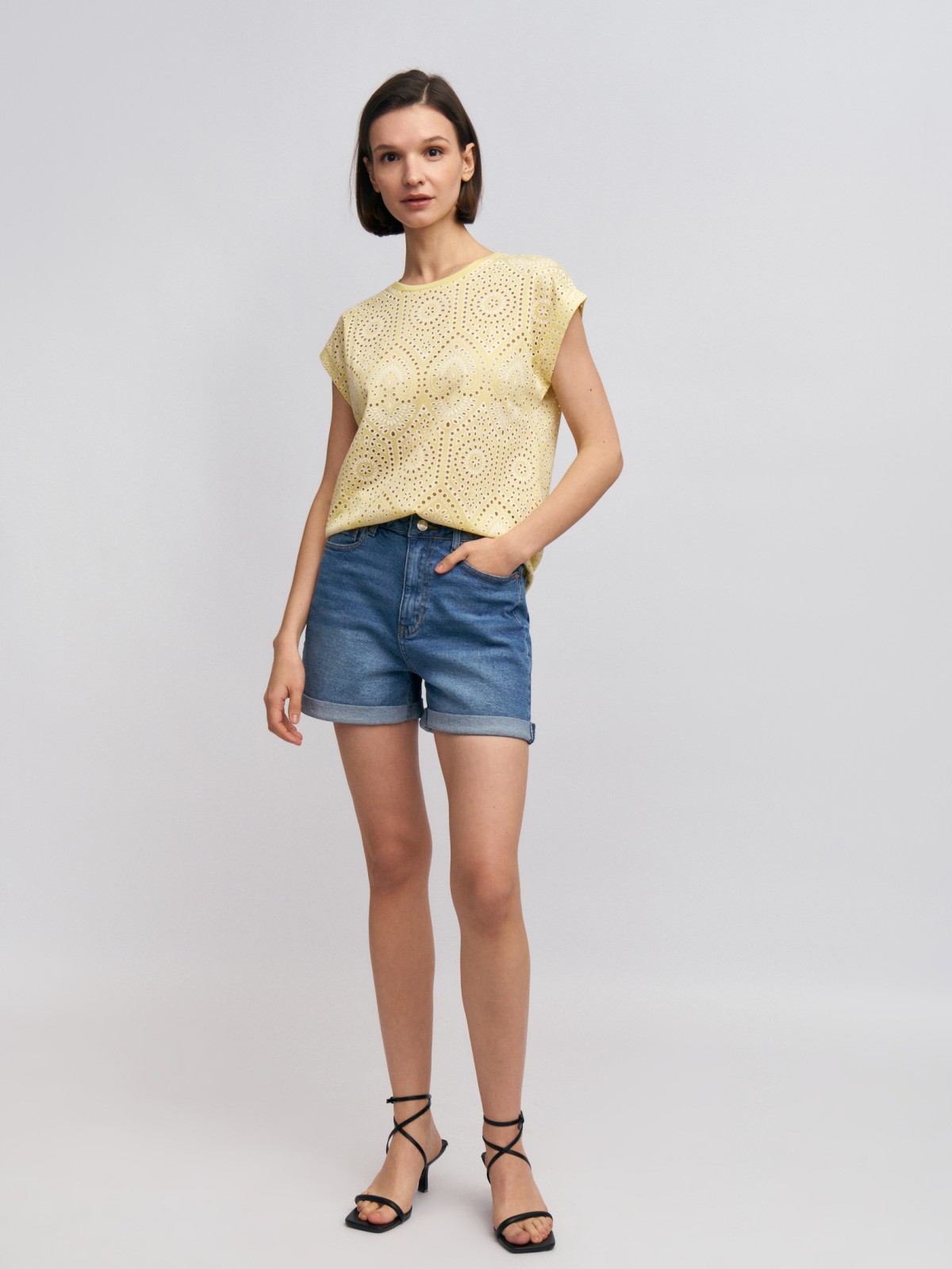 Футболка из вискозы с ажурным узором