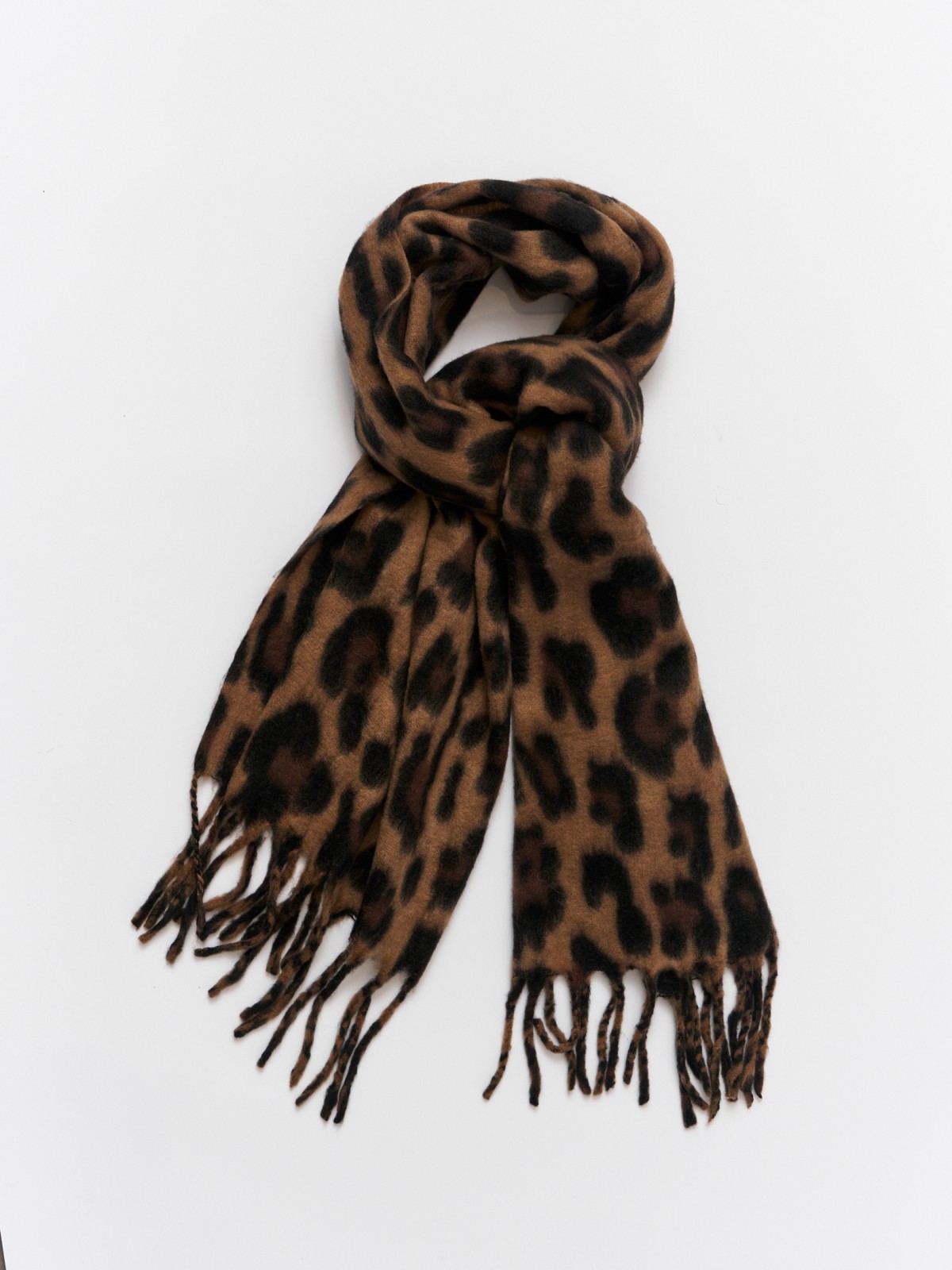 Тёплый леопардовый шарф с бахромой 1199₽