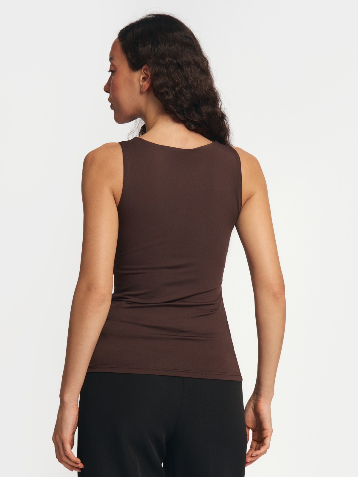 Бесшовный топ-майка без рукавов