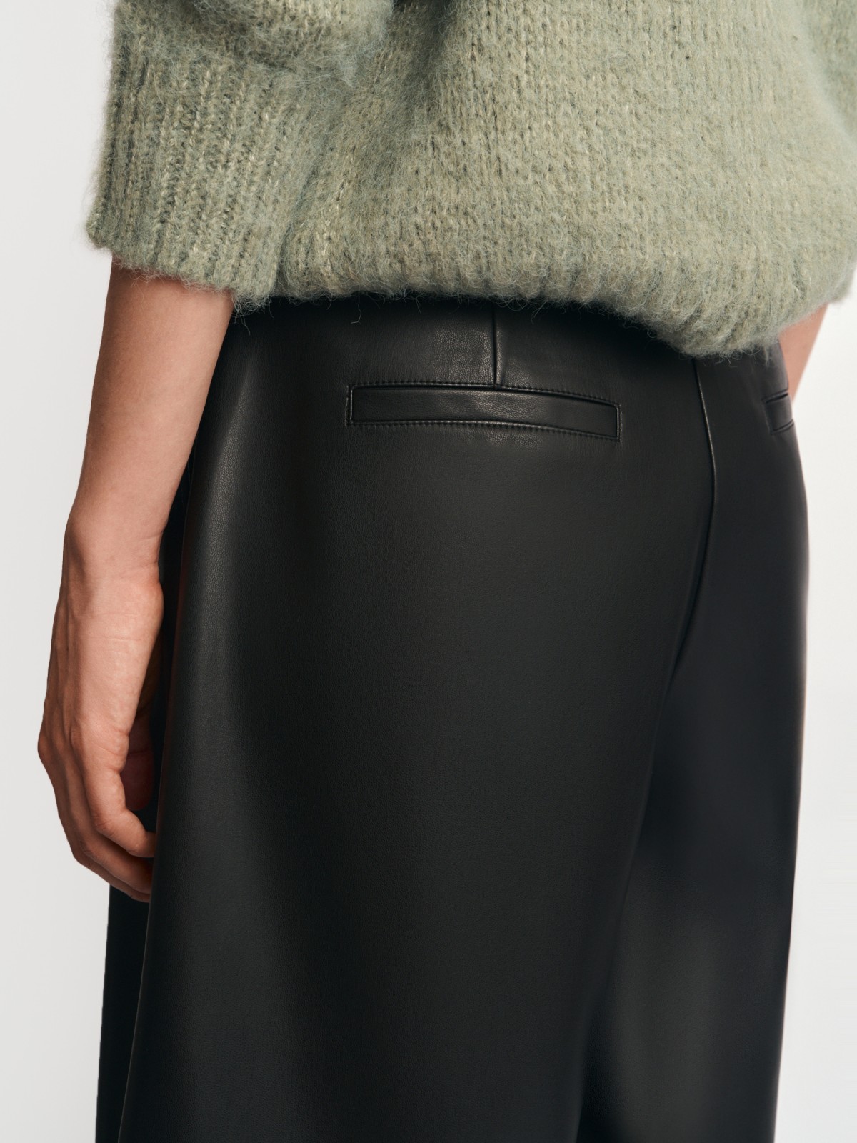 Удлинённые шорты из экокожи