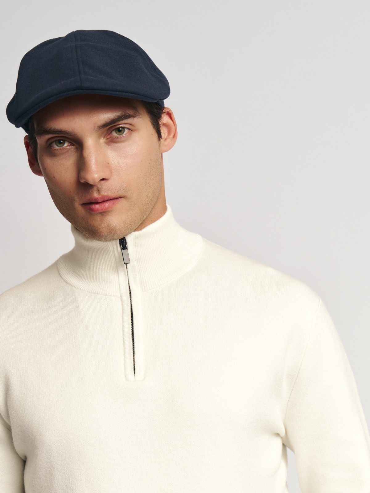 Фетровая кепка с козырьком