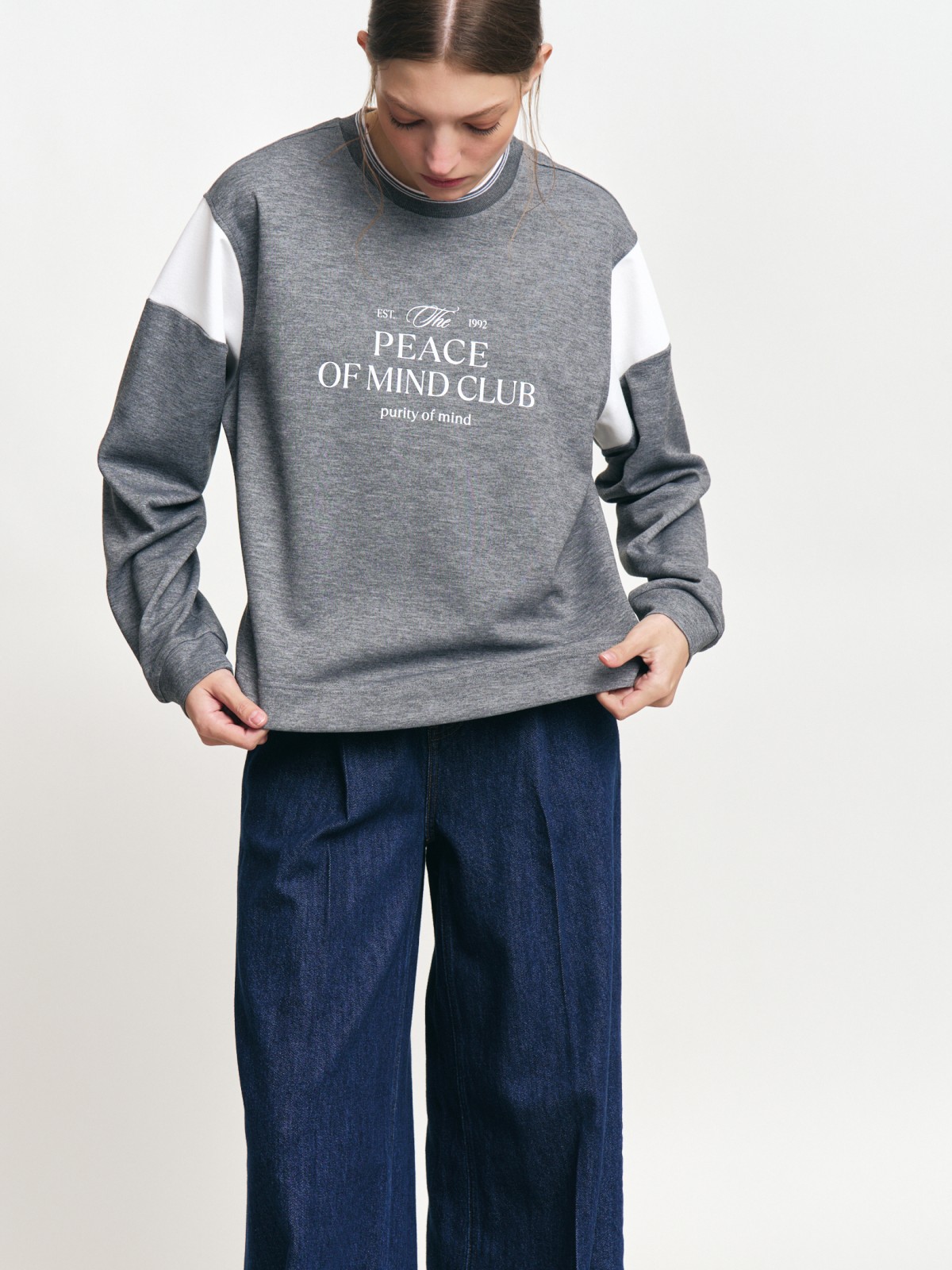 Свитшот с принтом-надписью на груди