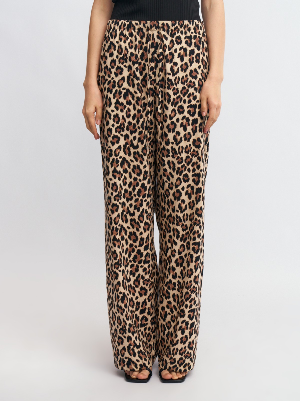 Прямые брюки на резинке с принтом