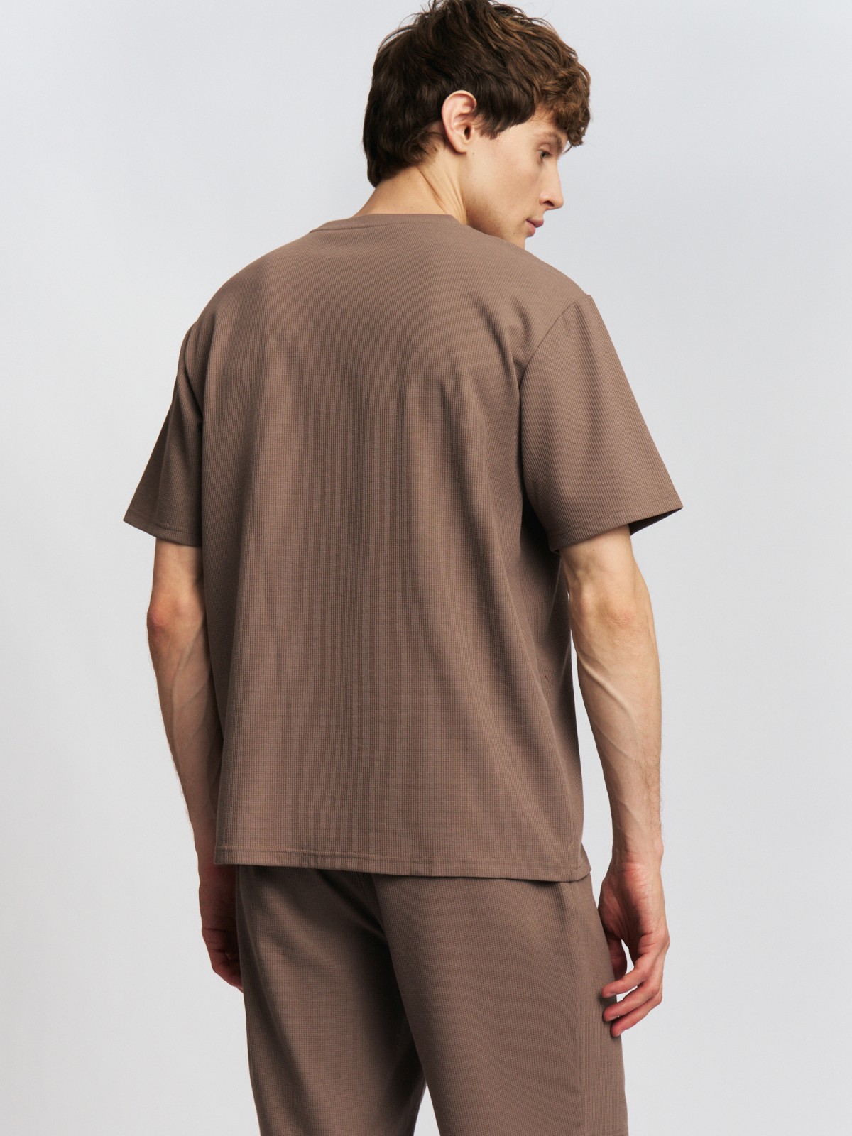 Однотонная футболка с коротким рукавом