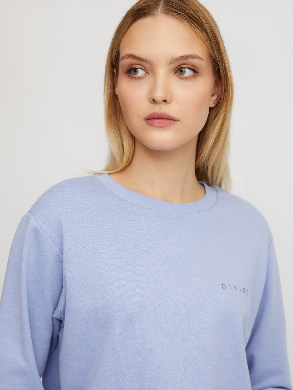 Утеплённый свитшот с принтом-надписью