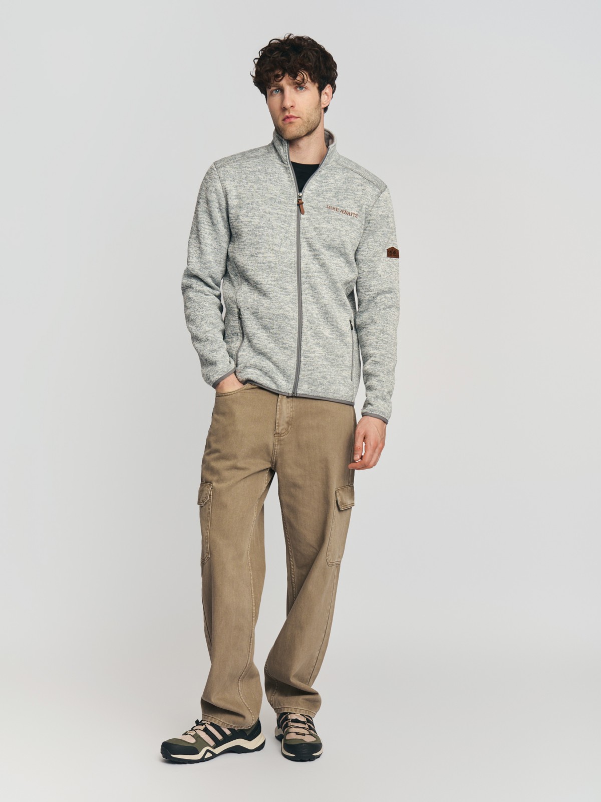 Утеплённая толстовка с воротником-стойкой