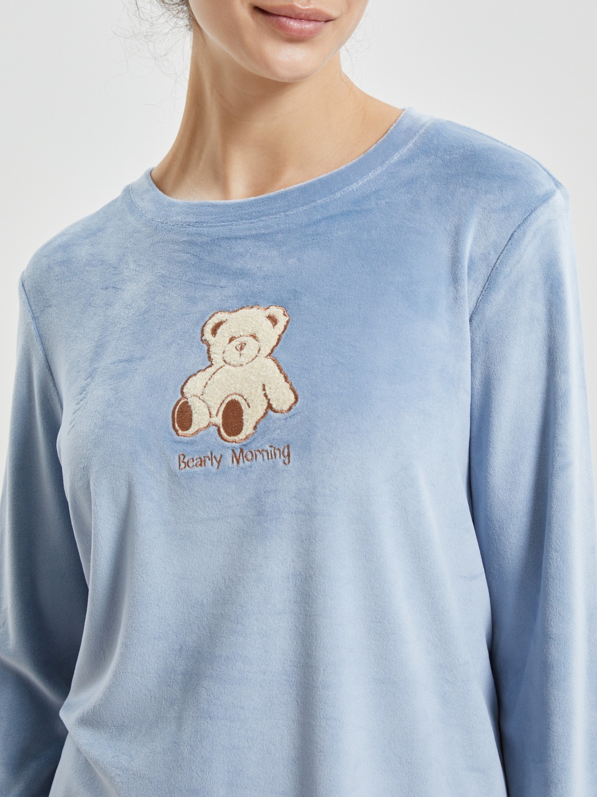 Джемпер-лонгслив из велюра с вышивкой